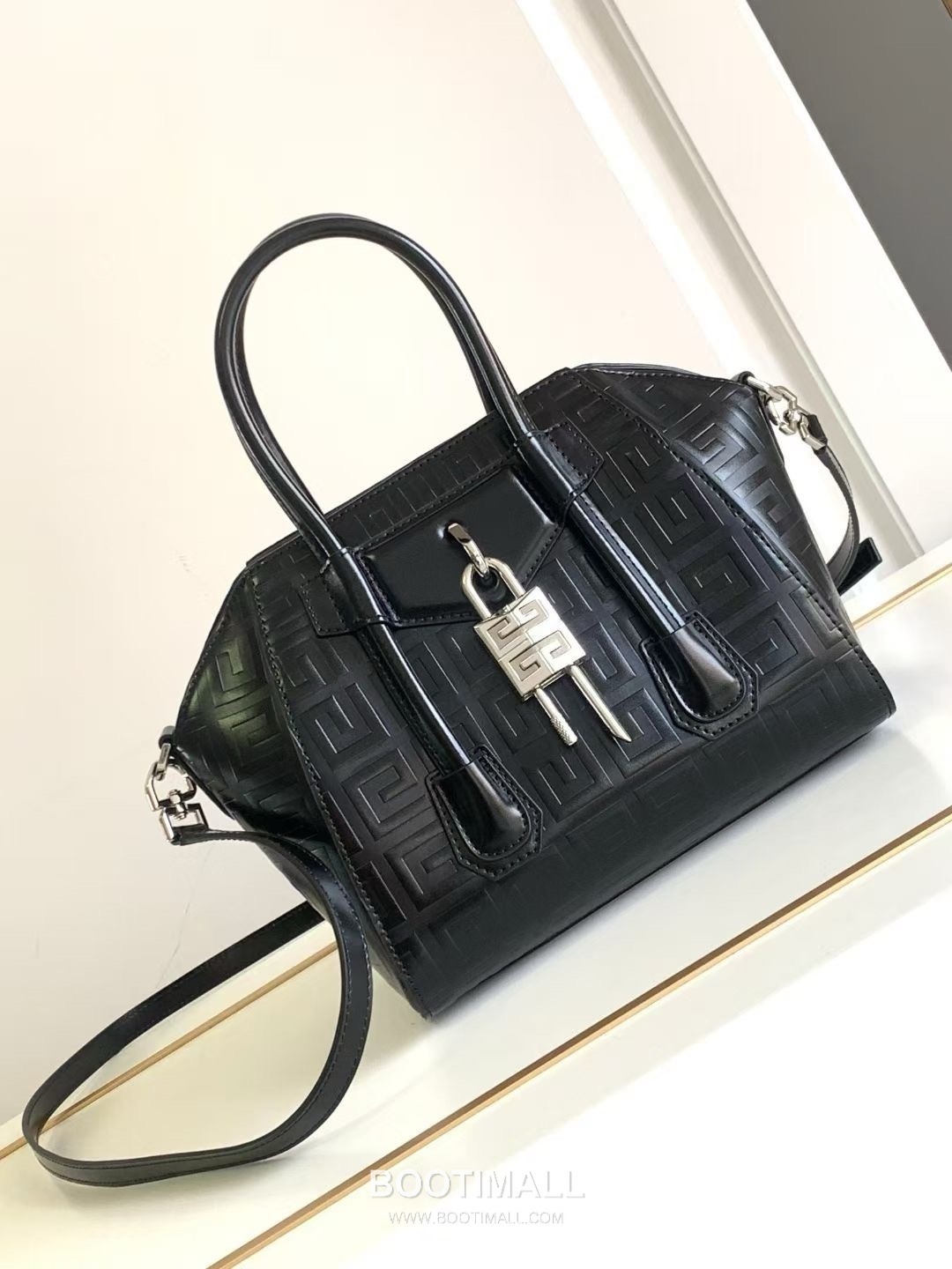 Givenchy Antigona Patent Calfskin Top Handle Bag with Padlock Detail and Magnetic Closure 지방시 안티고나 페이턴트 카프스킨 패드락 마그네틱 탑핸들백 199115 22cm 1