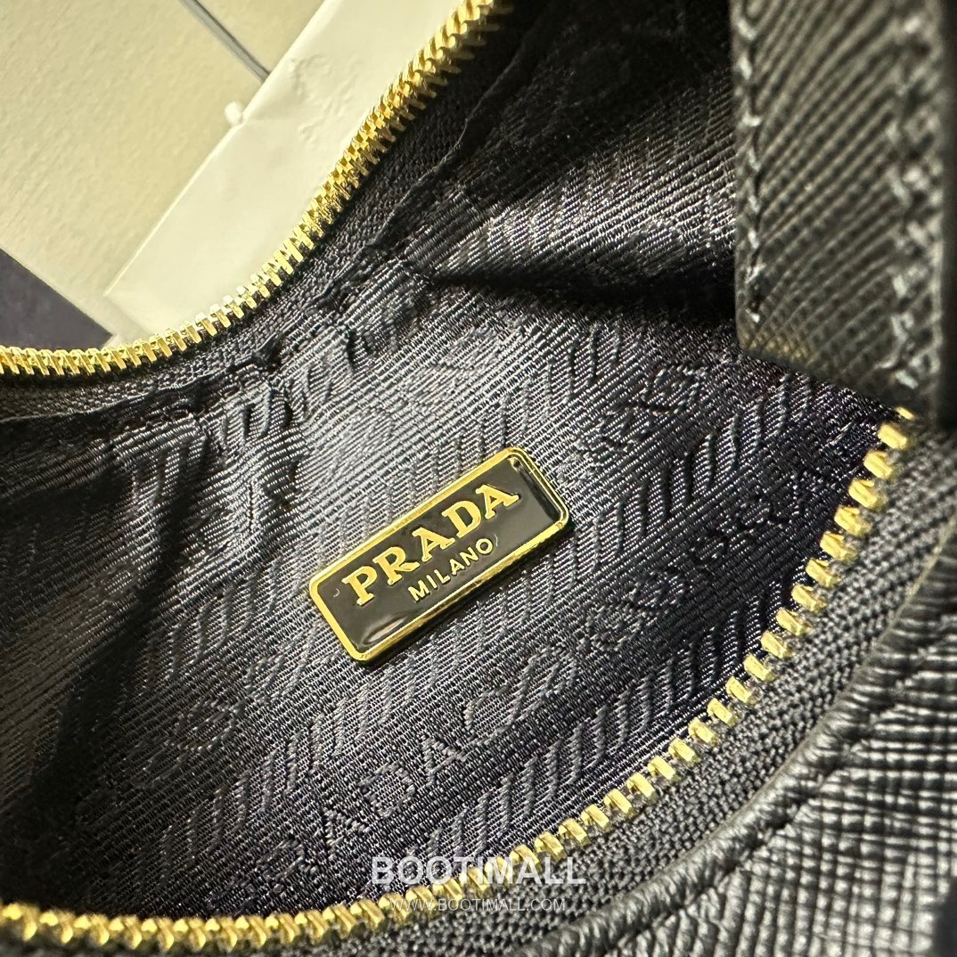 Prada Hobo Crossgrain Calfskin Shoulder Bag with Triangle Logo Strap 프라다 호보 크로스그레인 카프스킨 트라이앵글 로고 스트랩 숄더백 1BC204 22cm 9