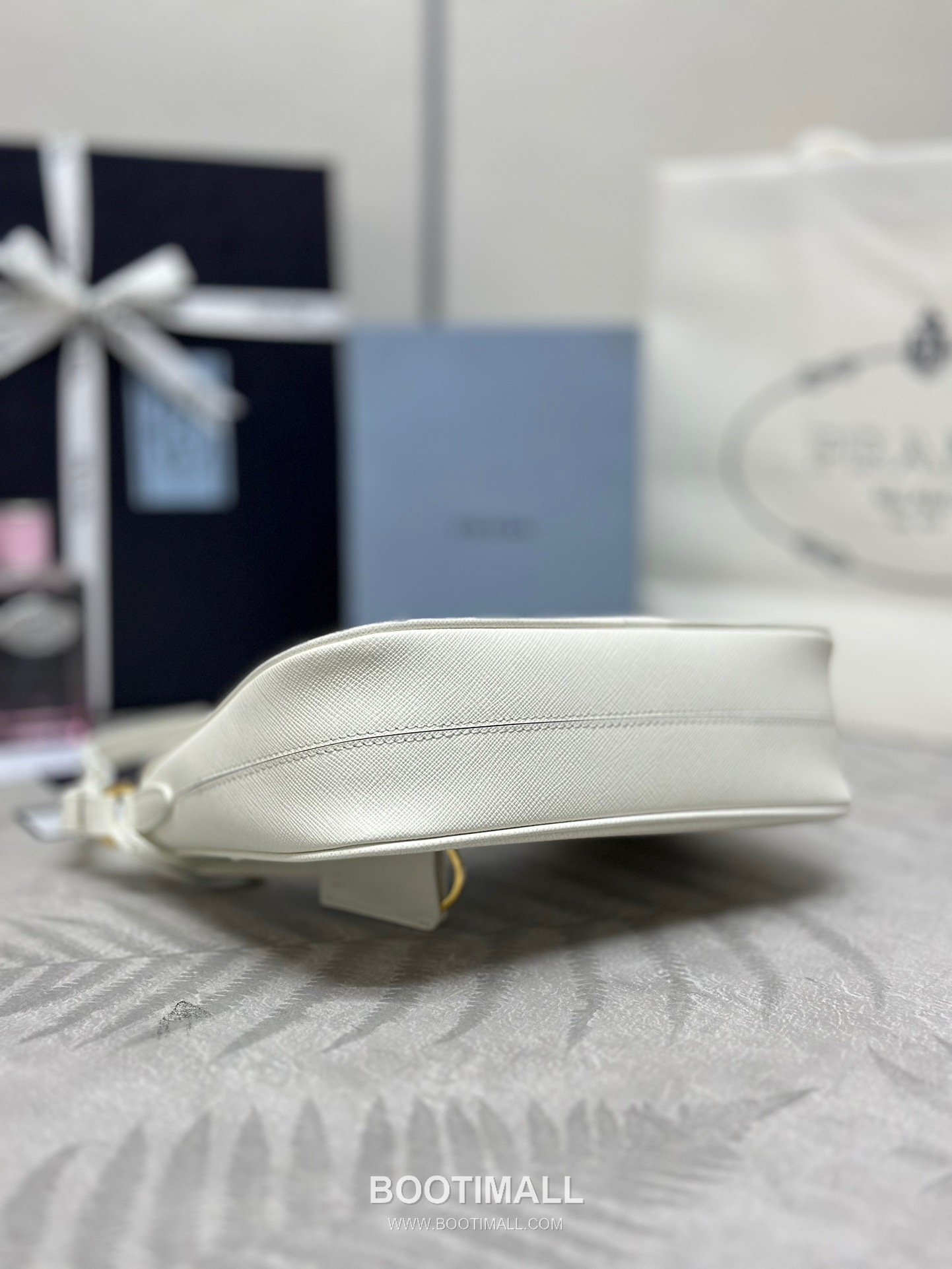 Prada Hobo Crossgrain Calfskin Shoulder Bag with Triangle Logo Strap 프라다 호보 크로스그레인 카프스킨 트라이앵글 로고 스트랩 숄더백 1BC204 22cm 3