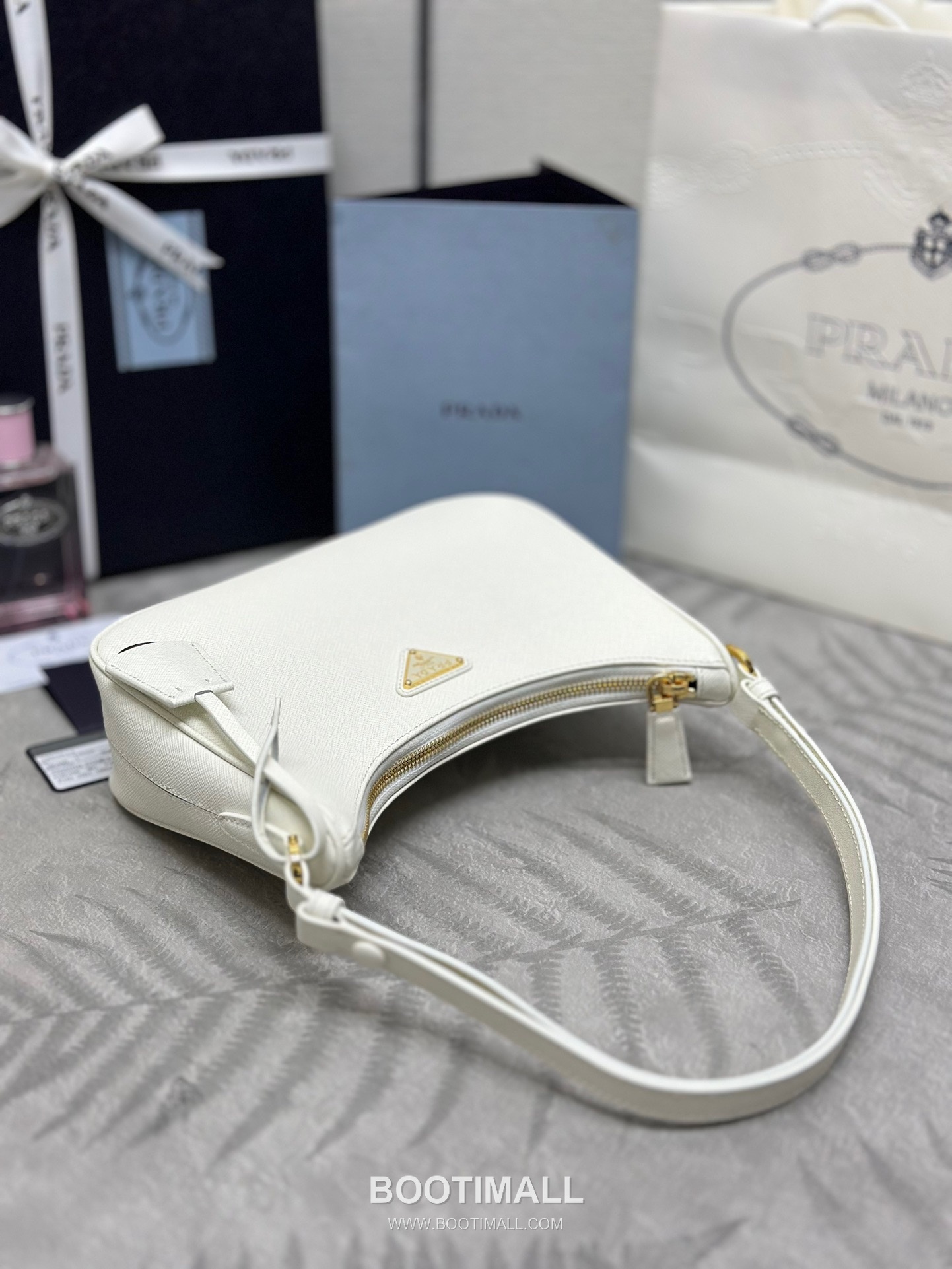 Prada Hobo Crossgrain Calfskin Shoulder Bag with Triangle Logo Strap 프라다 호보 크로스그레인 카프스킨 트라이앵글 로고 스트랩 숄더백 1BC204 22cm 4