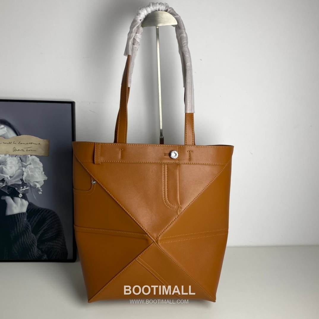 Loewe Panta Calfskin Foldable Tote Bag with Minimal Structure 로에베 판타 카프스킨 폴더블 토트백 미니멀 구조 브라운 2513 32cm 1