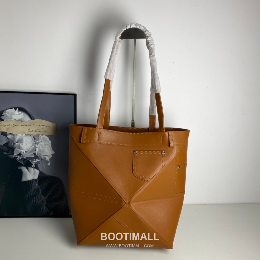 Loewe Panta Calfskin Foldable Tote Bag with Minimal Structure 로에베 판타 카프스킨 폴더블 토트백 미니멀 구조 브라운 2513 32cm 2