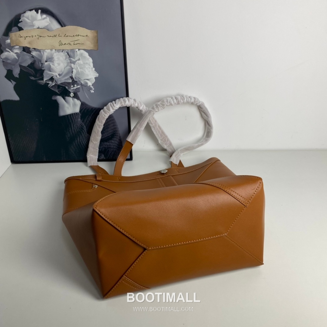 Loewe Panta Calfskin Foldable Tote Bag with Minimal Structure 로에베 판타 카프스킨 폴더블 토트백 미니멀 구조 브라운 2513 32cm 4