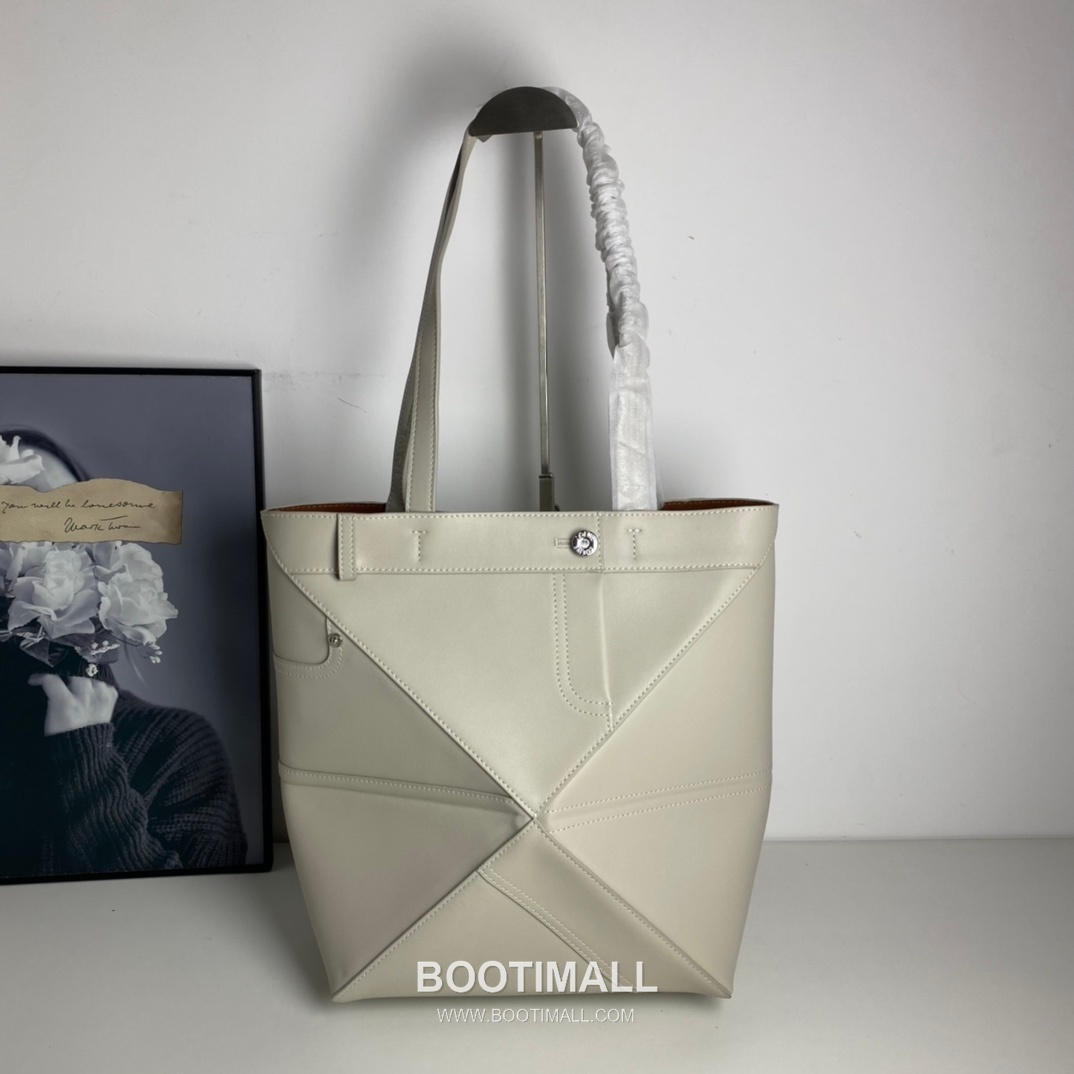 Loewe Panta Calfskin Foldable Tote Bag with Minimal Structure 로에베 판타 카프스킨 폴더블 토트백 미니멀 구조 브라운 2513 32cm 1