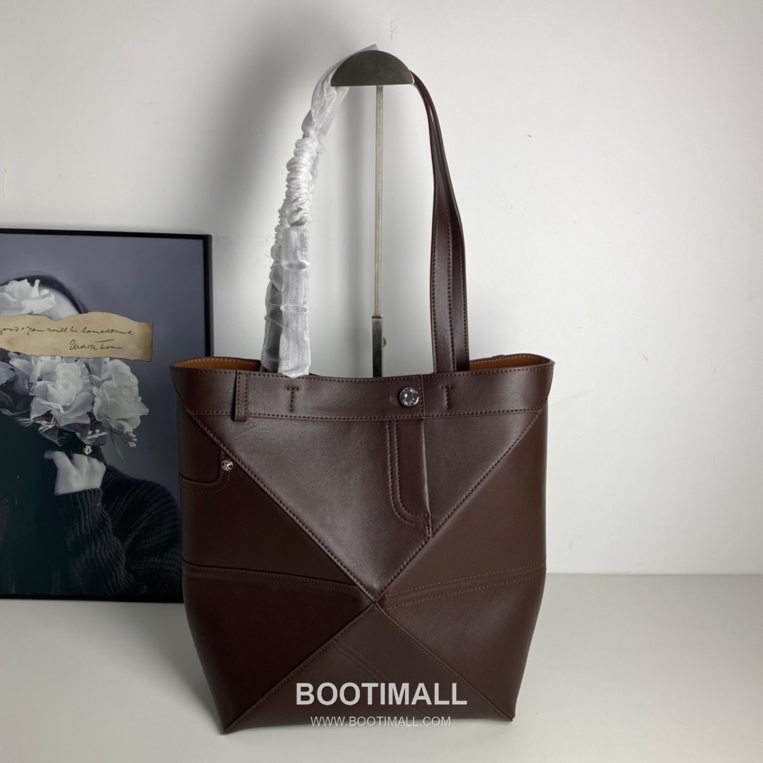 Loewe Panta Calfskin Foldable Tote Bag with Minimal Structure 로에베 판타 카프스킨 폴더블 토트백 미니멀 구조 브라운 2513 32cm 1