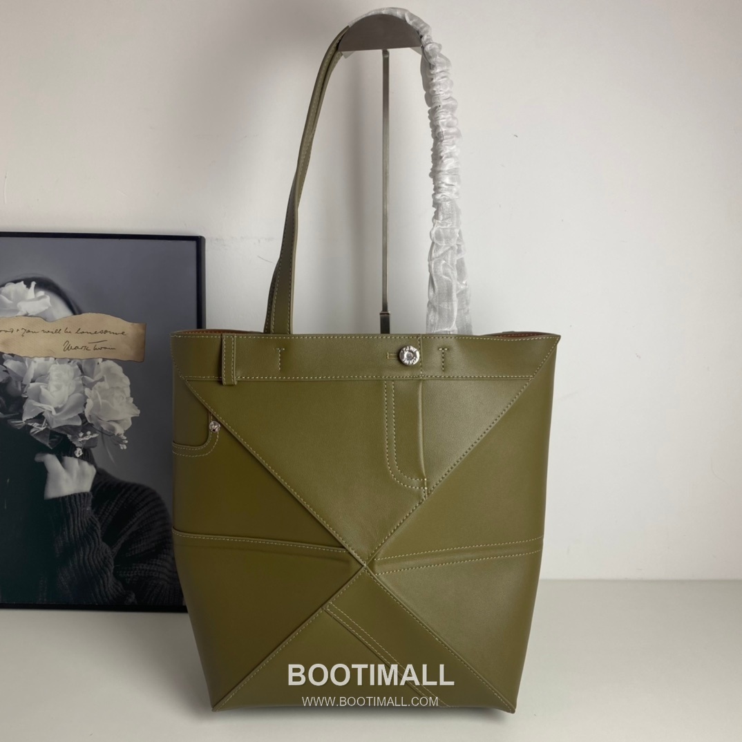 Loewe Panta Calfskin Foldable Tote Bag with Minimal Structure 로에베 판타 카프스킨 폴더블 토트백 미니멀 구조 브라운 2513 32cm 1