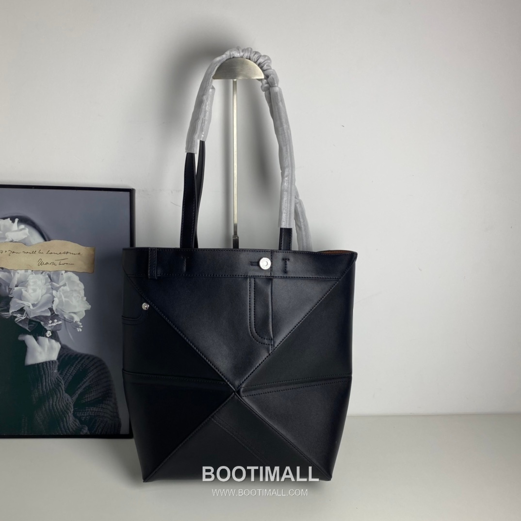 Loewe Panta Calfskin Foldable Tote Bag with Minimal Structure 로에베 판타 카프스킨 폴더블 토트백 미니멀 구조 브라운 2513 32cm 1