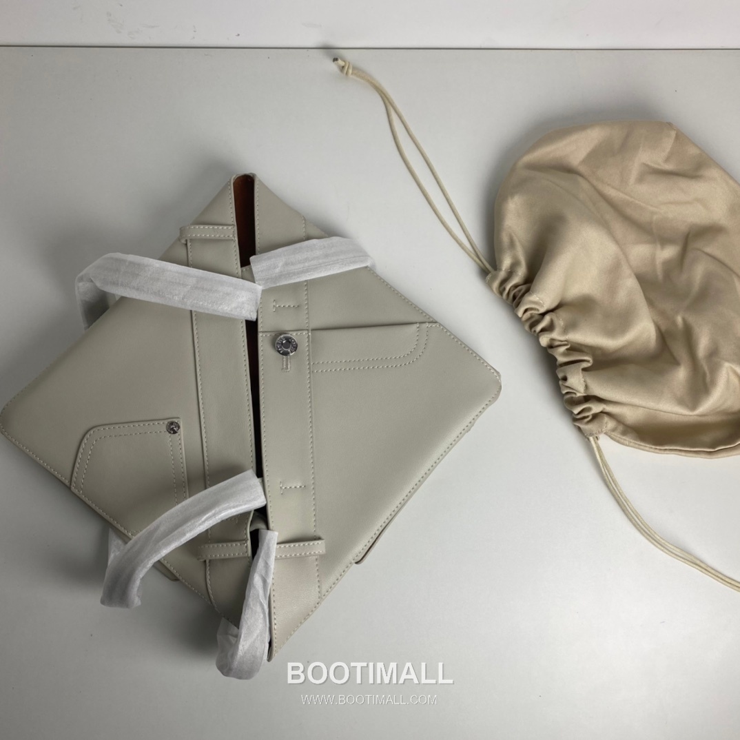 Loewe Panta Calfskin Foldable Tote Bag with Minimal Structure 로에베 판타 카프스킨 폴더블 토트백 미니멀 구조 브라운 2513 32cm 7