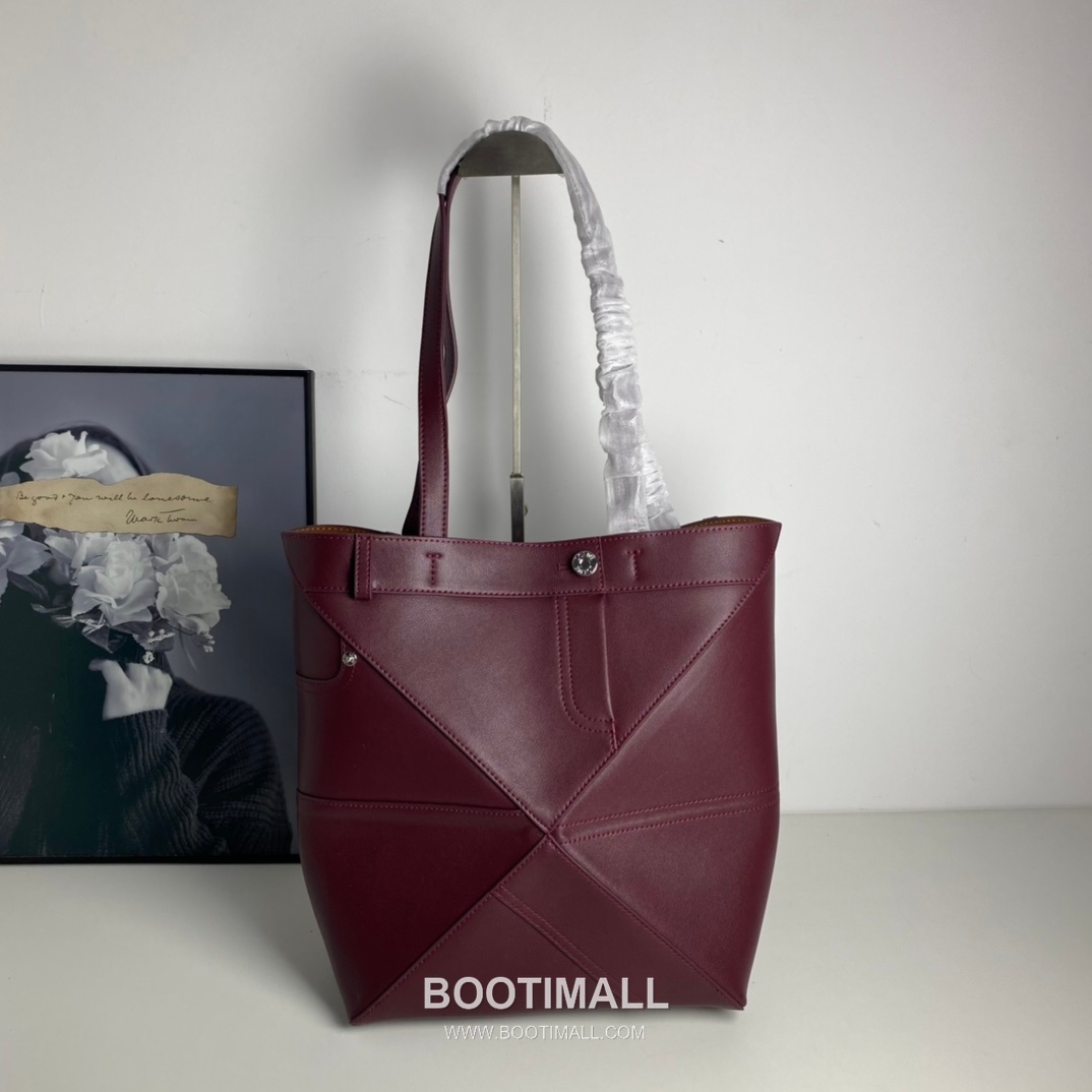 Loewe Panta Calfskin Foldable Tote Bag with Minimal Structure 로에베 판타 카프스킨 폴더블 토트백 미니멀 구조 브라운 2513 32cm 1