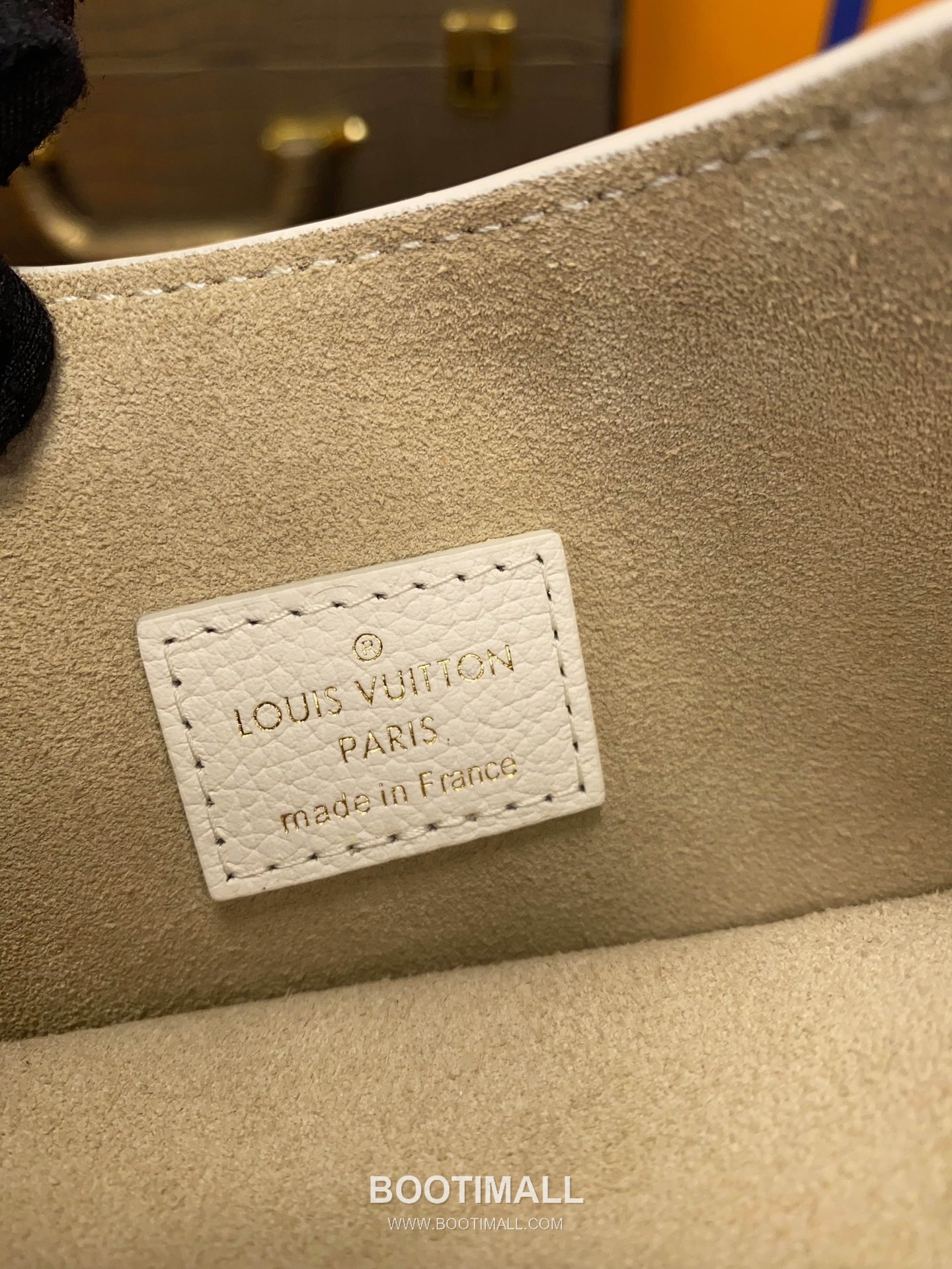 Louis Vuitton Low Key Calfskin Shoulder Bag with Padlock Strap 루이비통 로우키 카프스킨 패드락 스트랩 숄더백 브라운 M24990 26cm 9