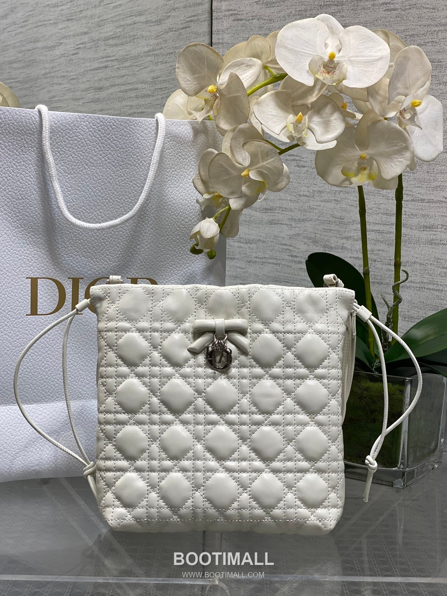 Dior Adiorable Lambskin Quilted Drawstring Bucket Bag with Bow Charm 디올 아디오러블 램스킨 퀼팅 보우 참 드로스트링 버킷백 블랙 20cm 1