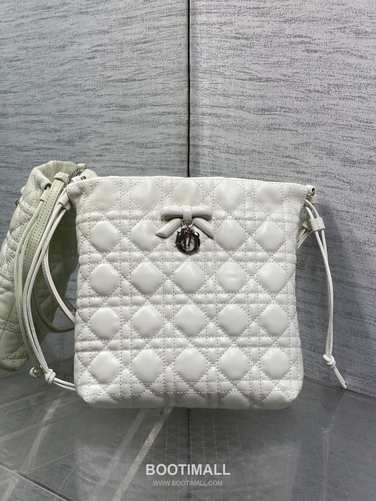Dior Adiorable Lambskin Quilted Drawstring Bucket Bag with Bow Charm 디올 아디오러블 램스킨 퀼팅 보우 참 드로스트링 버킷백 블랙 20cm 2