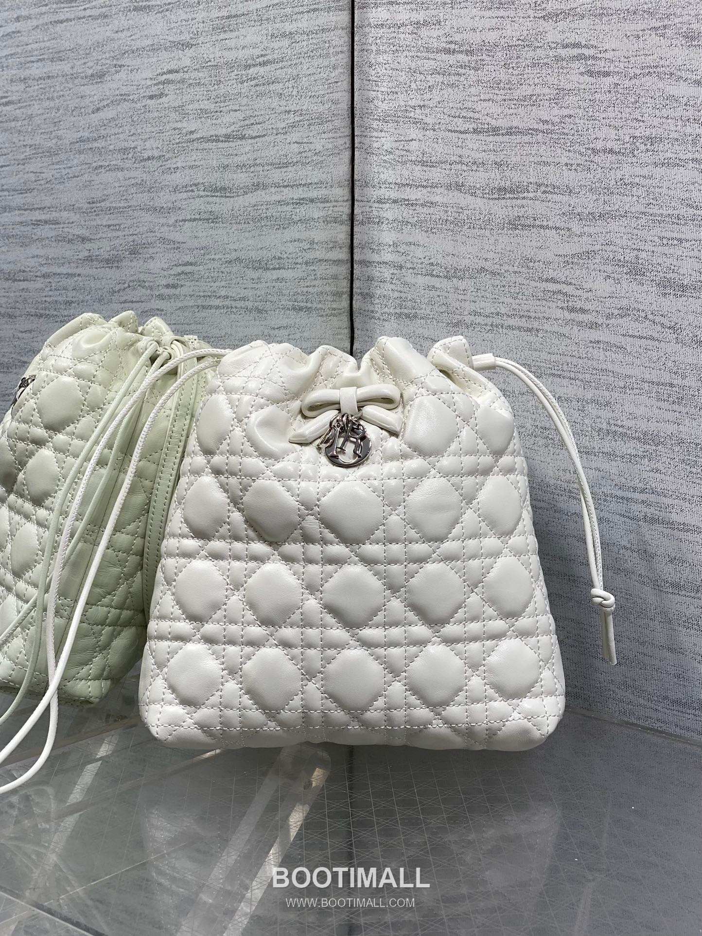 Dior Adiorable Lambskin Quilted Drawstring Bucket Bag with Bow Charm 디올 아디오러블 램스킨 퀼팅 보우 참 드로스트링 버킷백 블랙 20cm 3