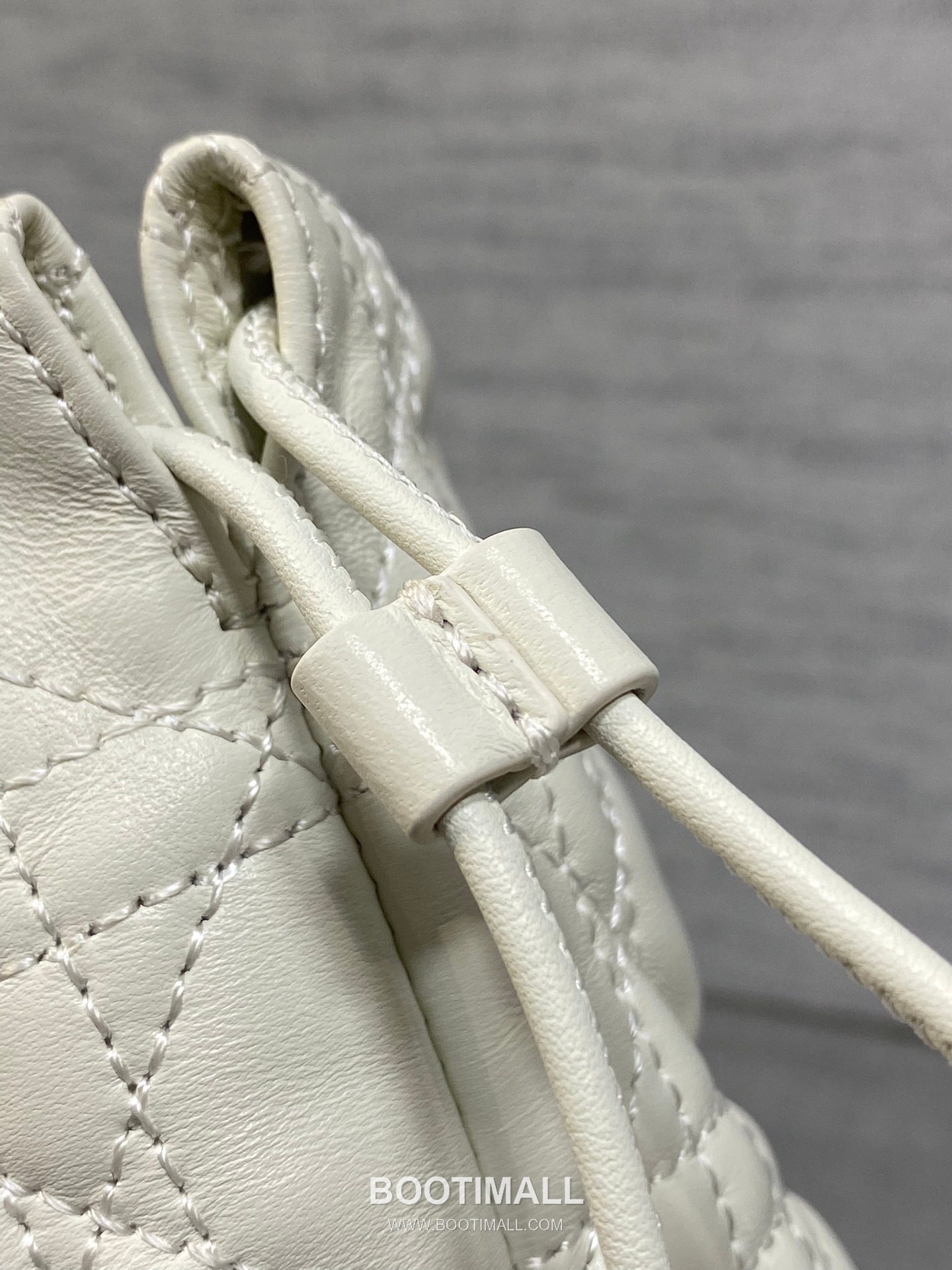 Dior Adiorable Lambskin Quilted Drawstring Bucket Bag with Bow Charm 디올 아디오러블 램스킨 퀼팅 보우 참 드로스트링 버킷백 블랙 20cm 6