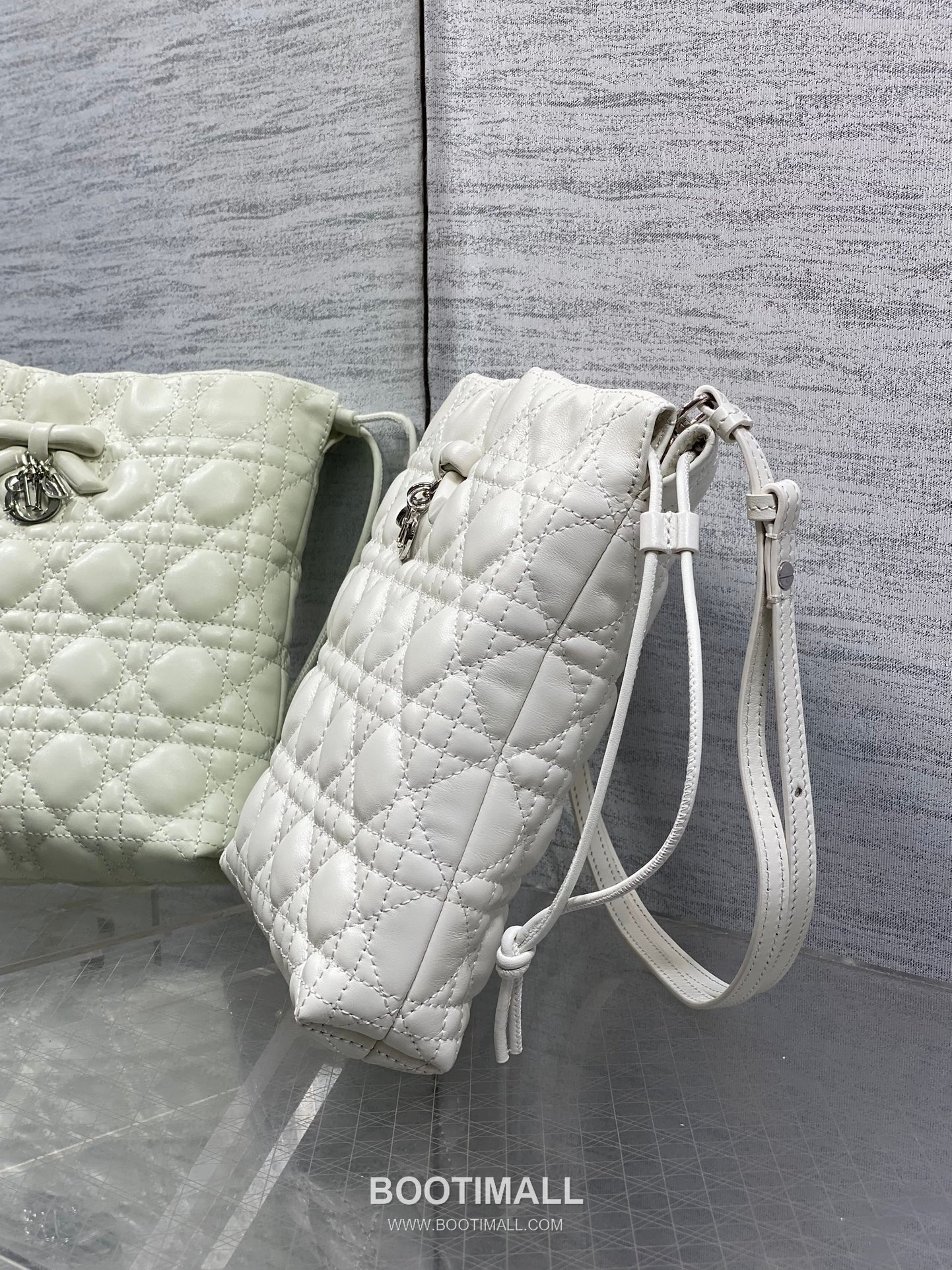 Dior Adiorable Lambskin Quilted Drawstring Bucket Bag with Bow Charm 디올 아디오러블 램스킨 퀼팅 보우 참 드로스트링 버킷백 블랙 20cm 7