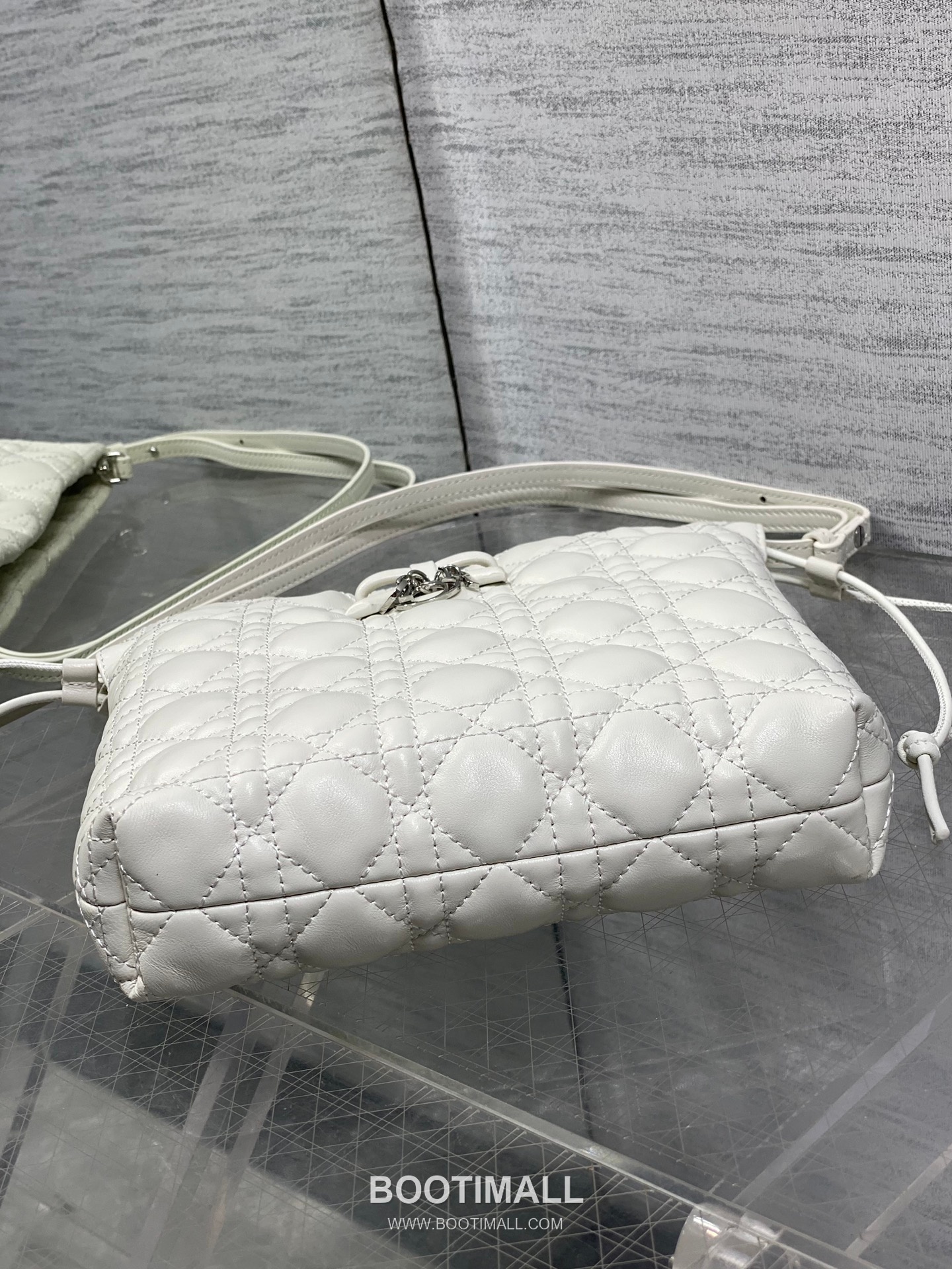 Dior Adiorable Lambskin Quilted Drawstring Bucket Bag with Bow Charm 디올 아디오러블 램스킨 퀼팅 보우 참 드로스트링 버킷백 블랙 20cm 8