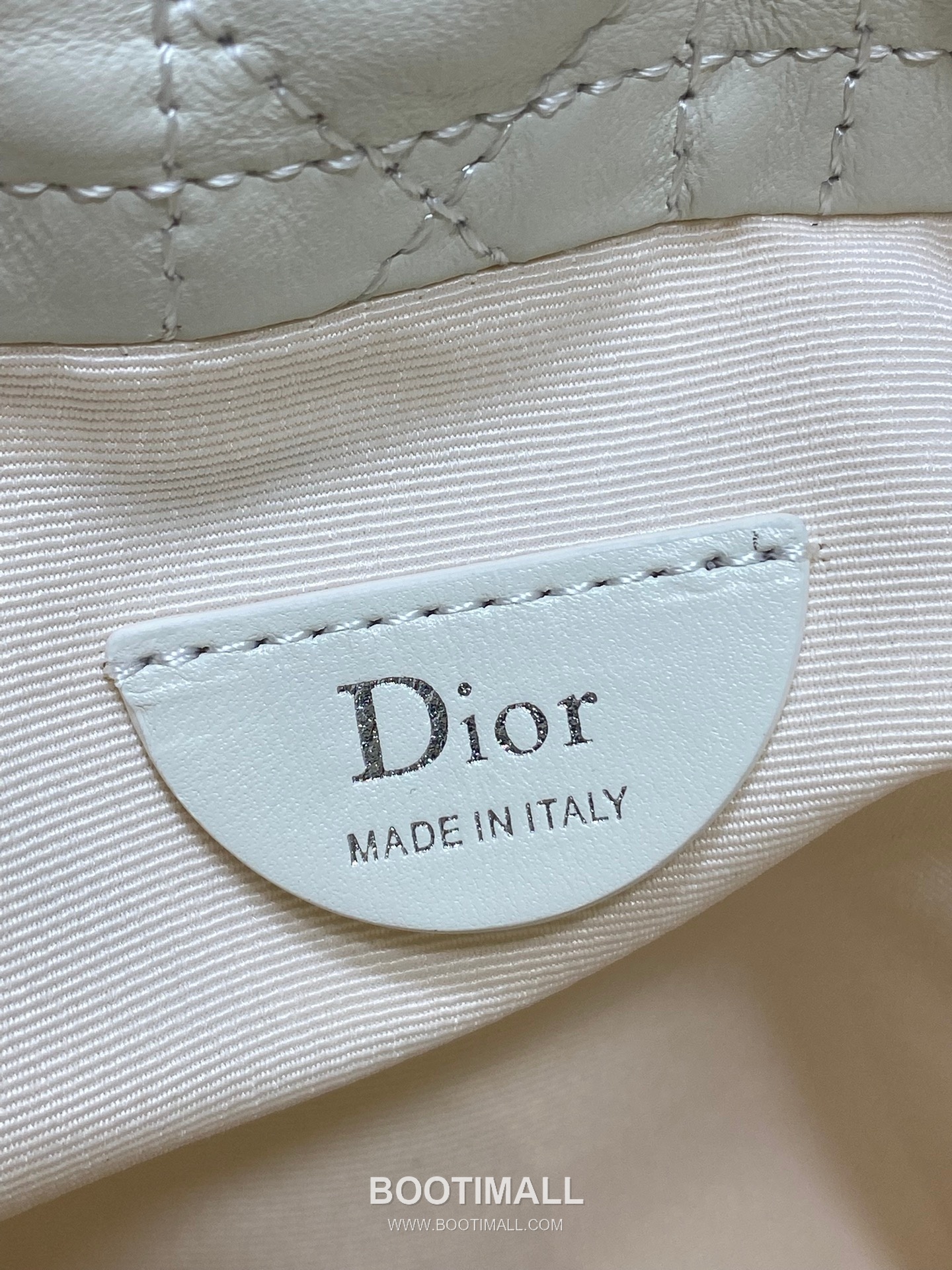 Dior Adiorable Lambskin Quilted Drawstring Bucket Bag with Bow Charm 디올 아디오러블 램스킨 퀼팅 보우 참 드로스트링 버킷백 블랙 20cm 10