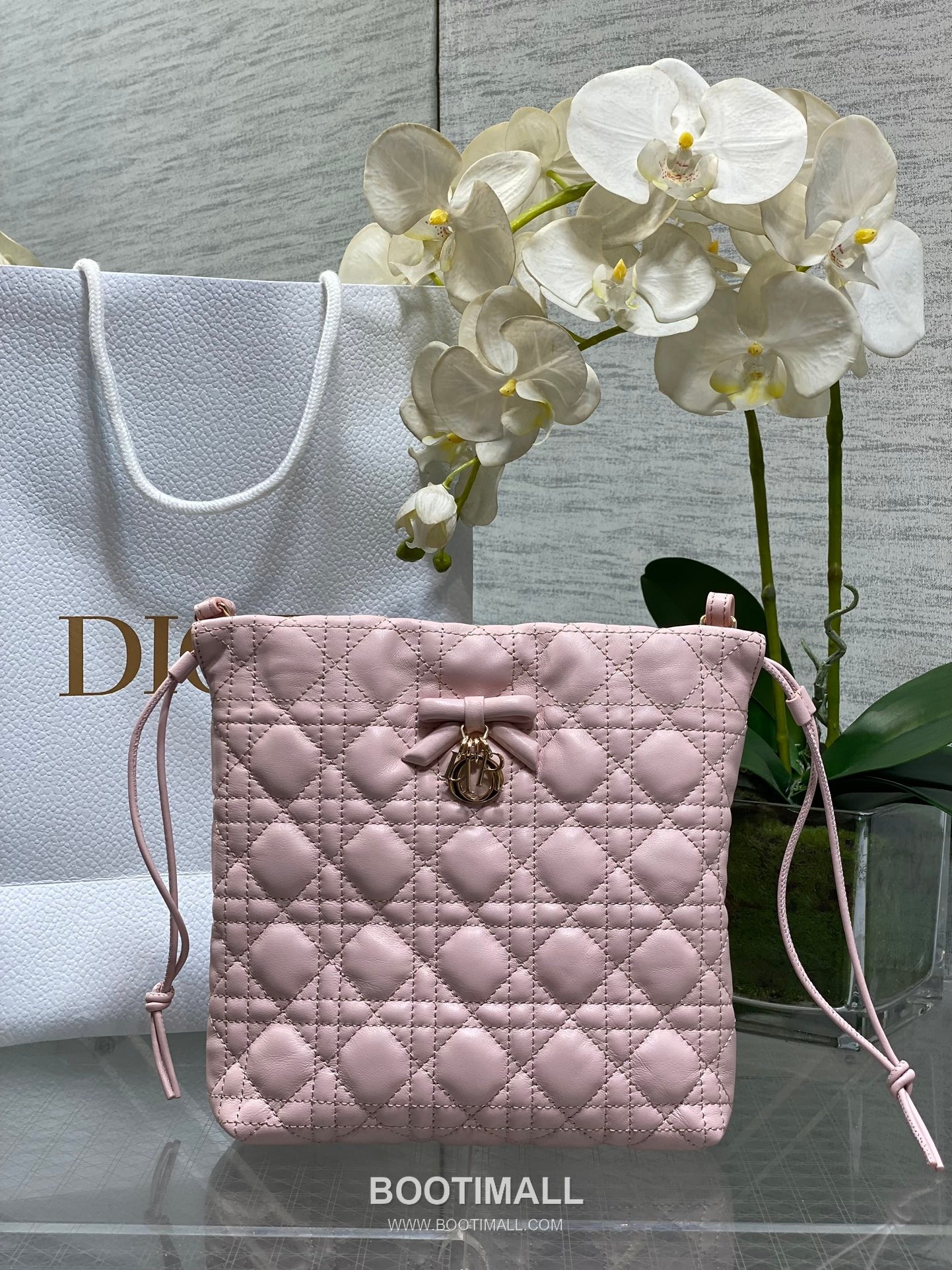 Dior Adiorable Lambskin Quilted Drawstring Bucket Bag with Bow Charm 디올 아디오러블 램스킨 퀼팅 보우 참 드로스트링 버킷백 블랙 20cm 1