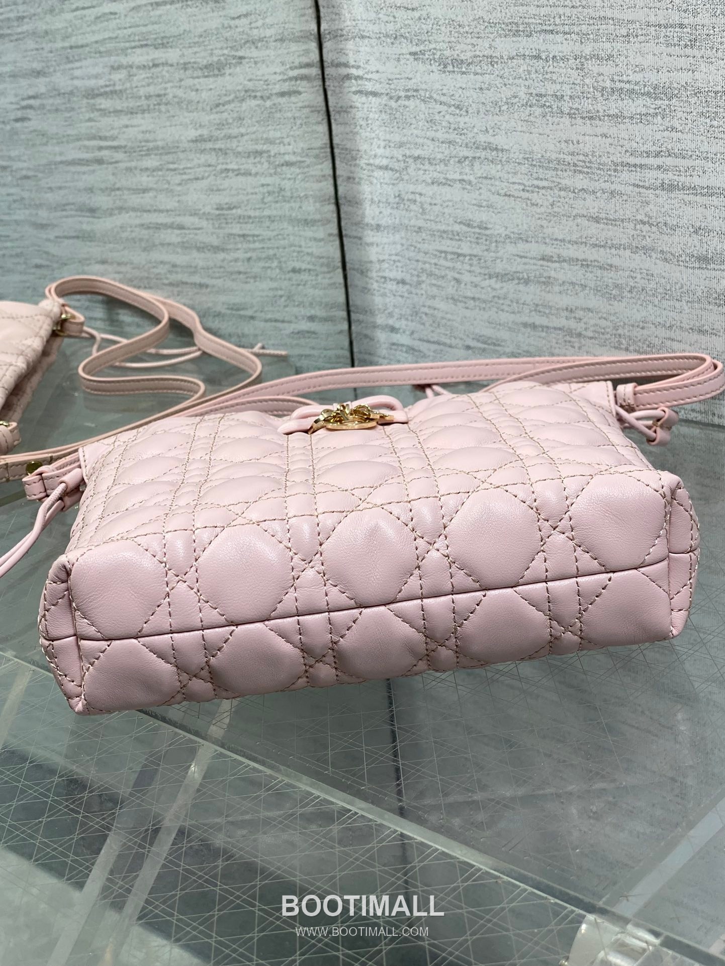 Dior Adiorable Lambskin Quilted Drawstring Bucket Bag with Bow Charm 디올 아디오러블 램스킨 퀼팅 보우 참 드로스트링 버킷백 블랙 20cm 8