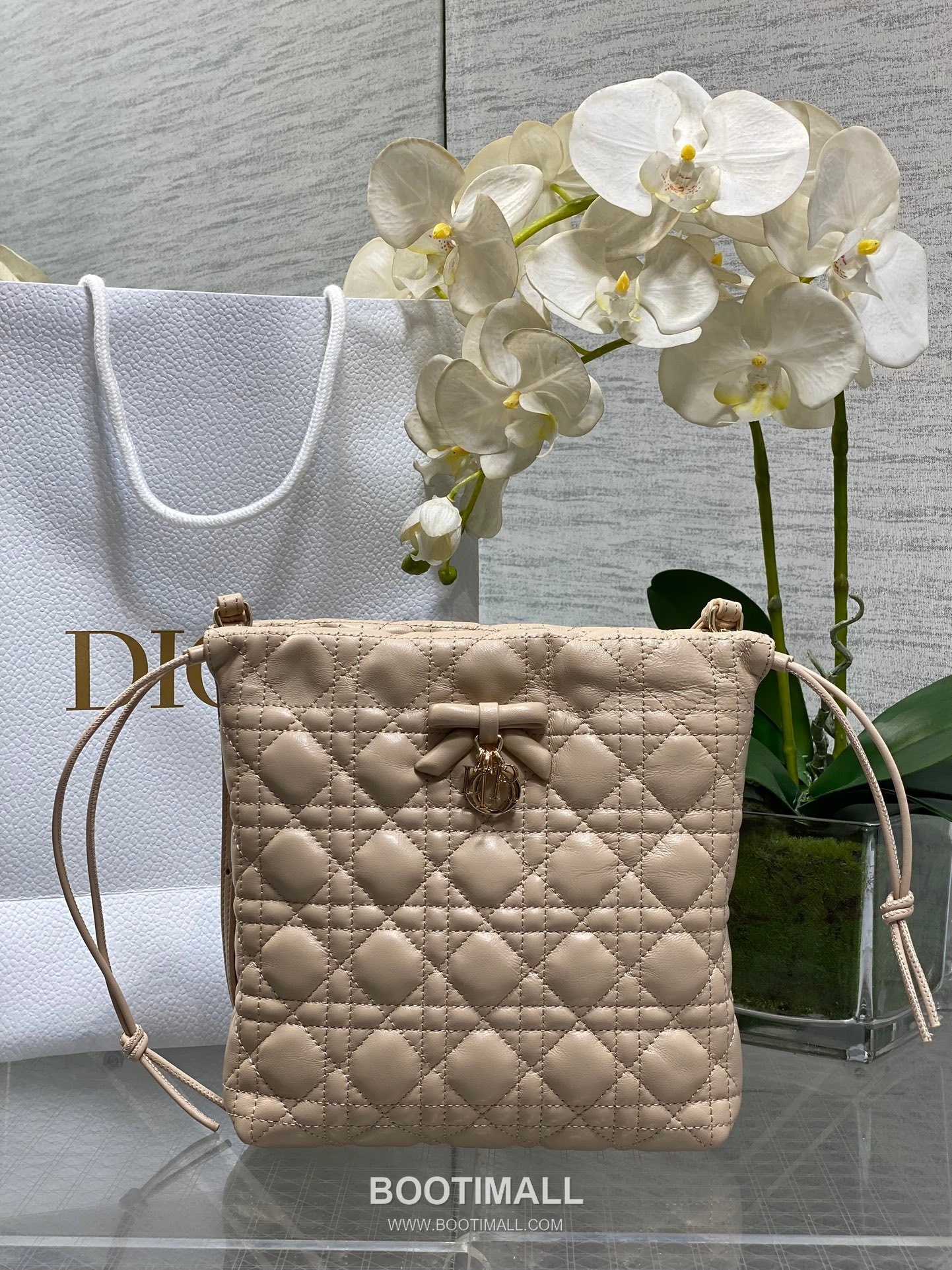 Dior Adiorable Lambskin Quilted Drawstring Bucket Bag with Bow Charm 디올 아디오러블 램스킨 퀼팅 보우 참 드로스트링 버킷백 블랙 20cm 1