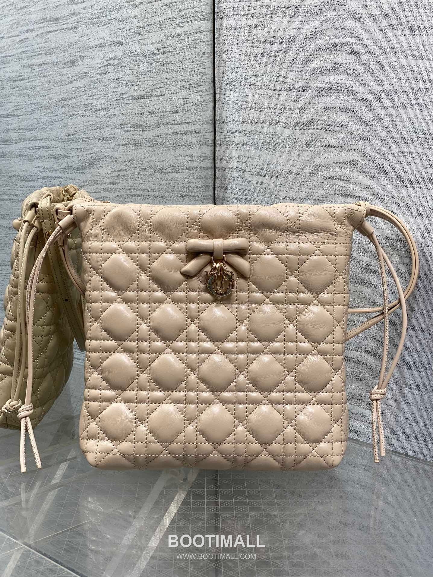 Dior Adiorable Lambskin Quilted Drawstring Bucket Bag with Bow Charm 디올 아디오러블 램스킨 퀼팅 보우 참 드로스트링 버킷백 블랙 20cm 2