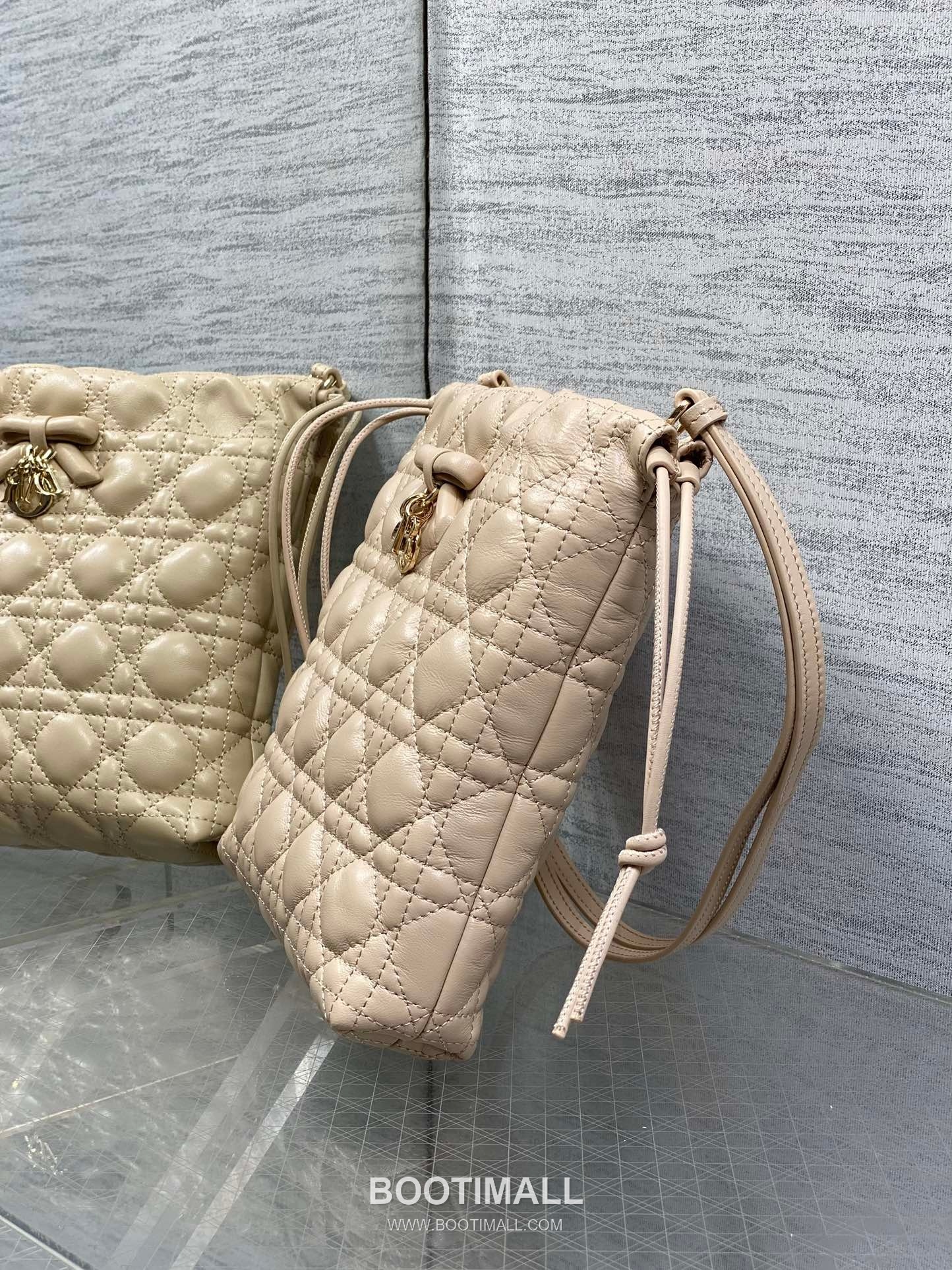 Dior Adiorable Lambskin Quilted Drawstring Bucket Bag with Bow Charm 디올 아디오러블 램스킨 퀼팅 보우 참 드로스트링 버킷백 블랙 20cm 7