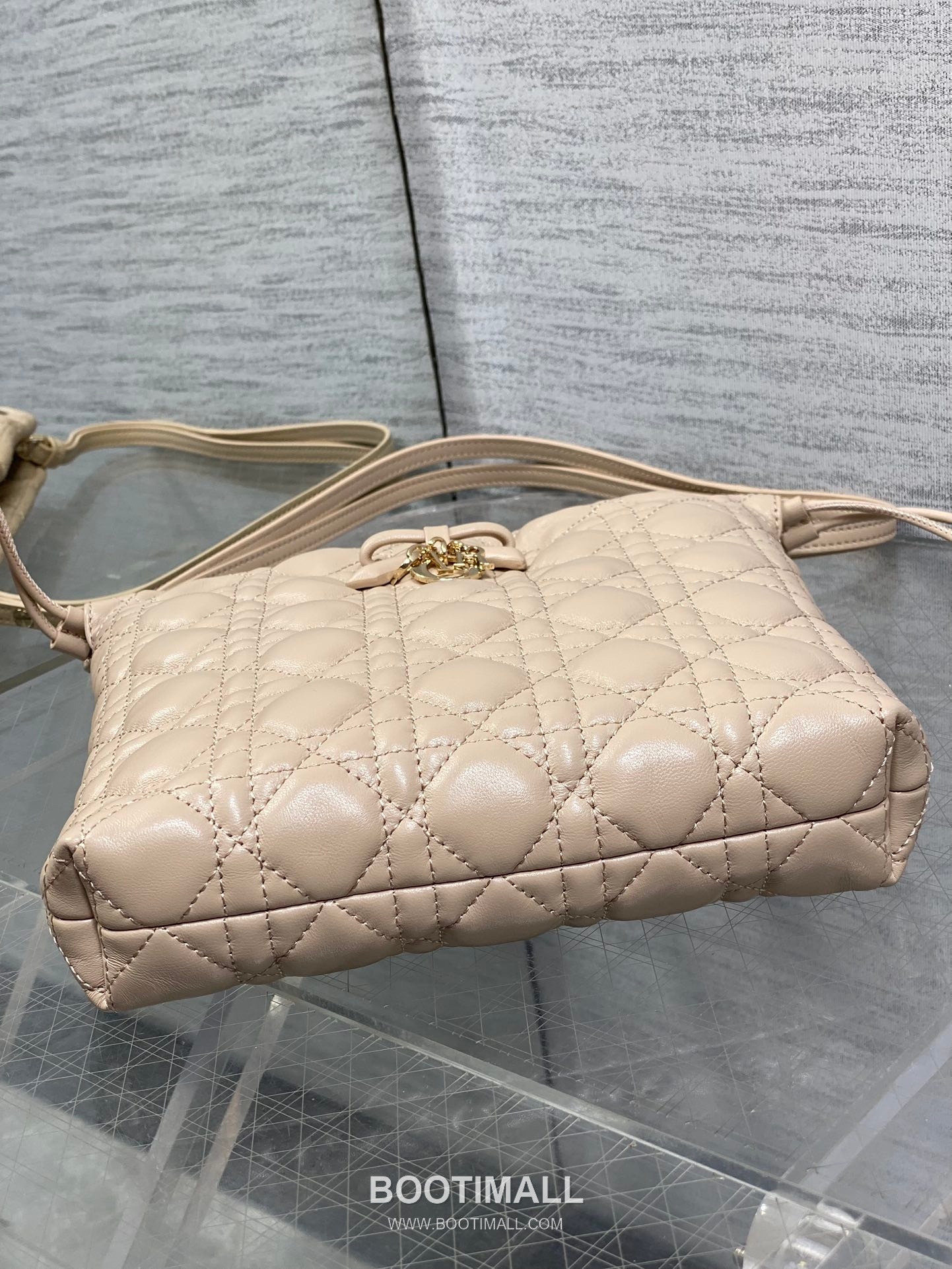 Dior Adiorable Lambskin Quilted Drawstring Bucket Bag with Bow Charm 디올 아디오러블 램스킨 퀼팅 보우 참 드로스트링 버킷백 블랙 20cm 8