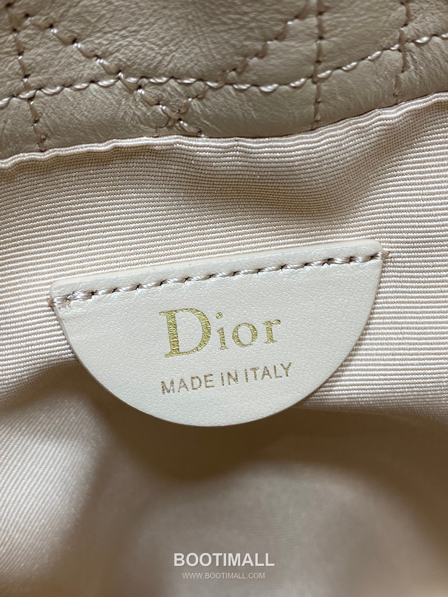 Dior Adiorable Lambskin Quilted Drawstring Bucket Bag with Bow Charm 디올 아디오러블 램스킨 퀼팅 보우 참 드로스트링 버킷백 블랙 20cm 10