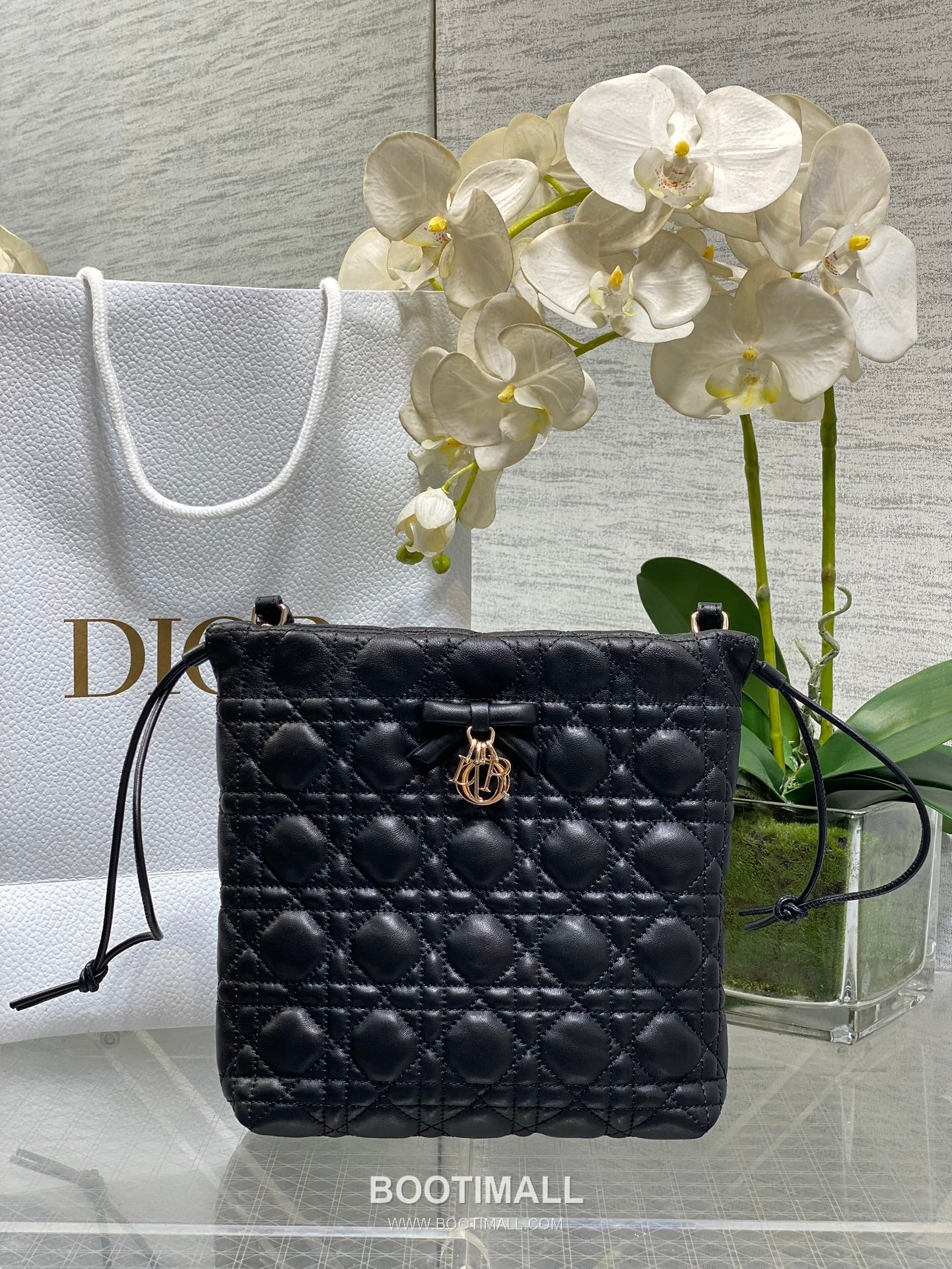 Dior Adiorable Lambskin Quilted Drawstring Bucket Bag with Bow Charm 디올 아디오러블 램스킨 퀼팅 보우 참 드로스트링 버킷백 블랙 20cm 1