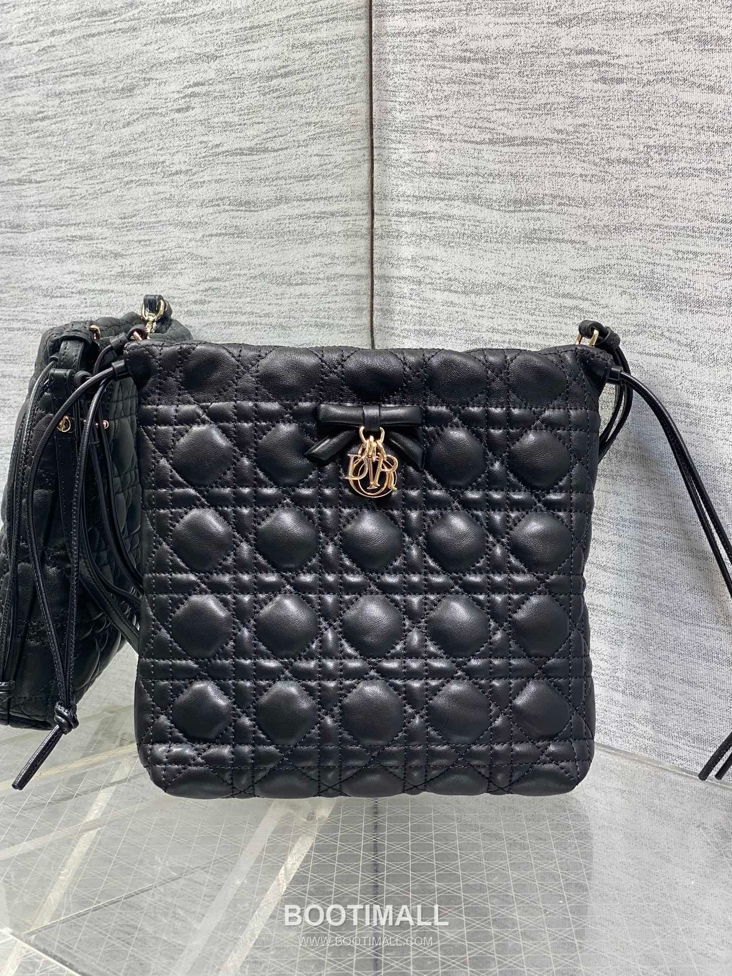 Dior Adiorable Lambskin Quilted Drawstring Bucket Bag with Bow Charm 디올 아디오러블 램스킨 퀼팅 보우 참 드로스트링 버킷백 블랙 20cm 2