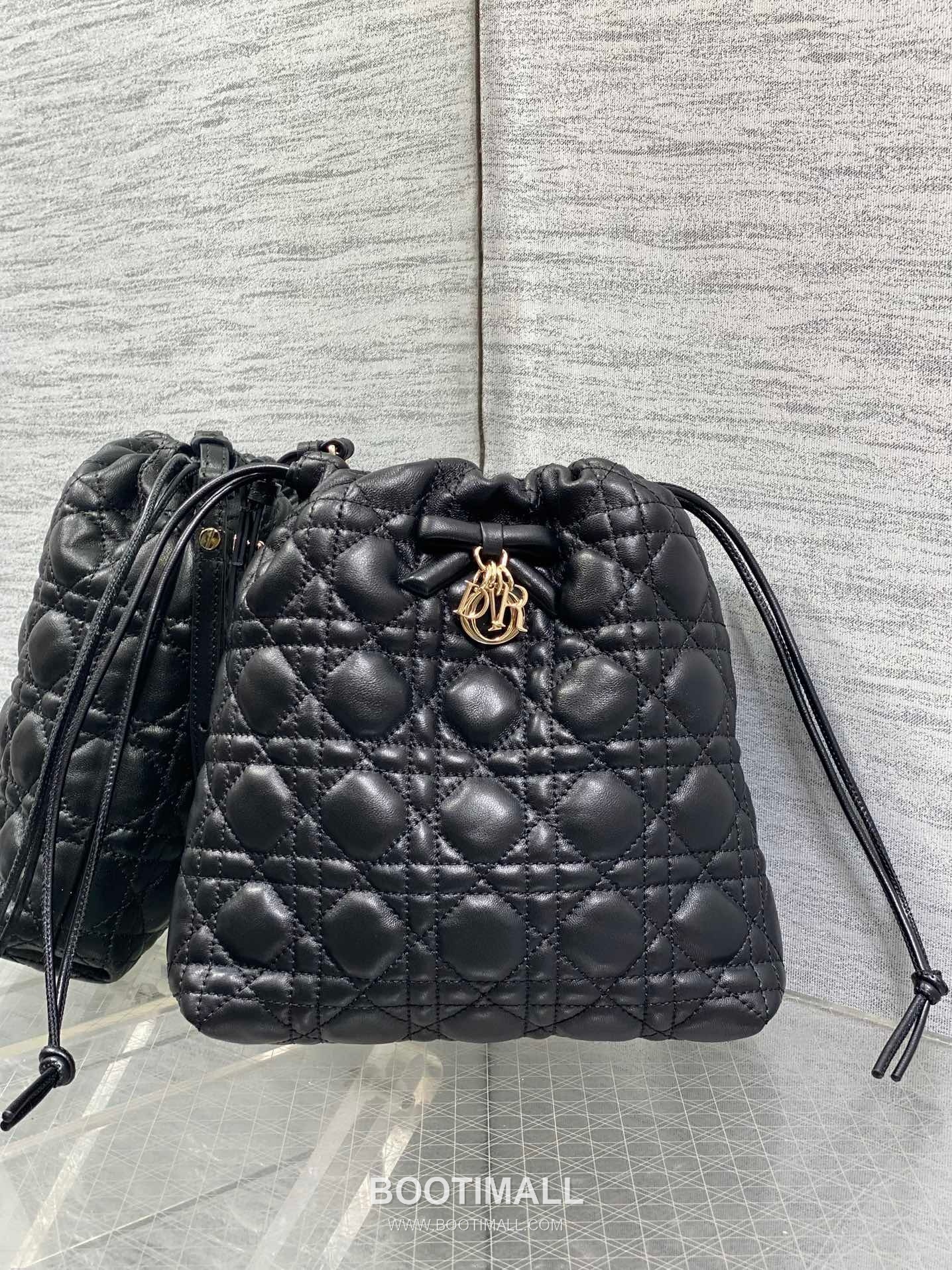 Dior Adiorable Lambskin Quilted Drawstring Bucket Bag with Bow Charm 디올 아디오러블 램스킨 퀼팅 보우 참 드로스트링 버킷백 블랙 20cm 3