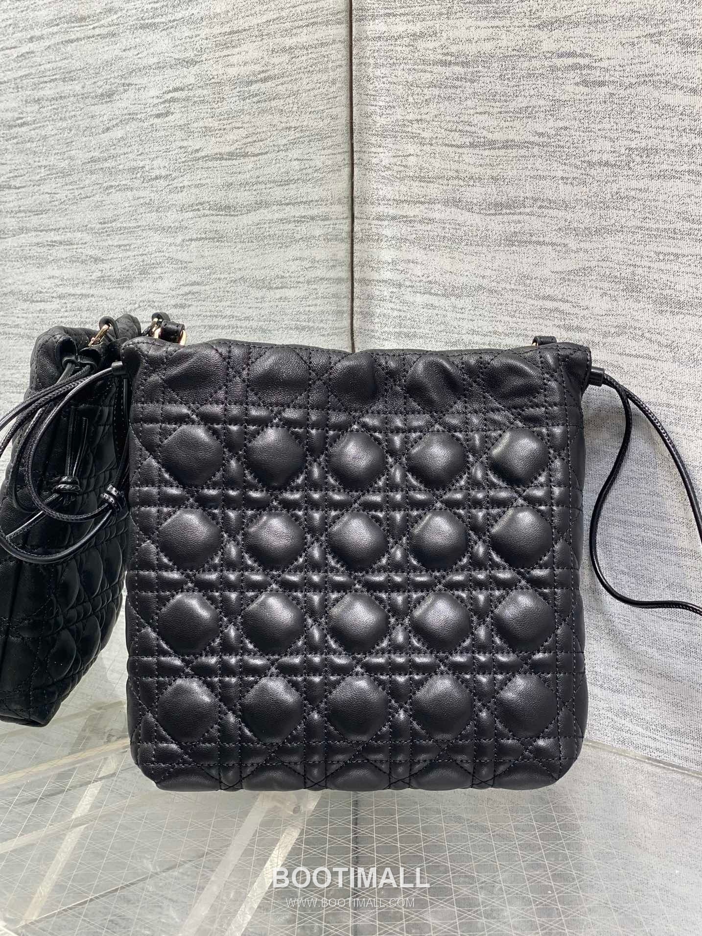 Dior Adiorable Lambskin Quilted Drawstring Bucket Bag with Bow Charm 디올 아디오러블 램스킨 퀼팅 보우 참 드로스트링 버킷백 블랙 20cm 5