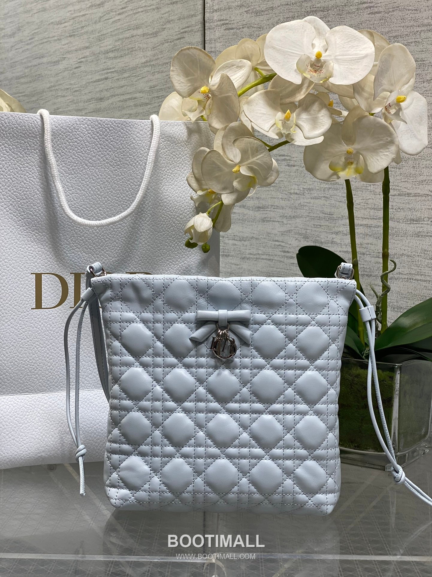 Dior Adiorable Lambskin Quilted Drawstring Bucket Bag with Bow Charm 디올 아디오러블 램스킨 퀼팅 보우 참 드로스트링 버킷백 블랙 20cm 1