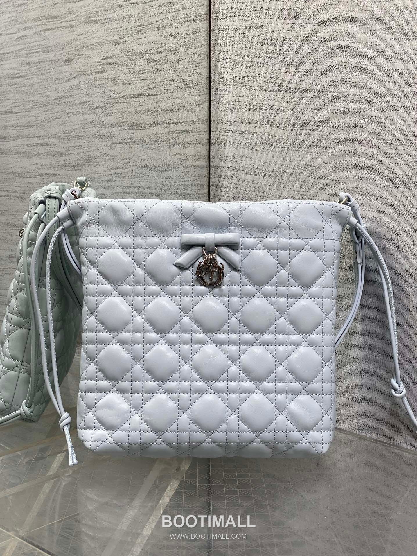 Dior Adiorable Lambskin Quilted Drawstring Bucket Bag with Bow Charm 디올 아디오러블 램스킨 퀼팅 보우 참 드로스트링 버킷백 블랙 20cm 2
