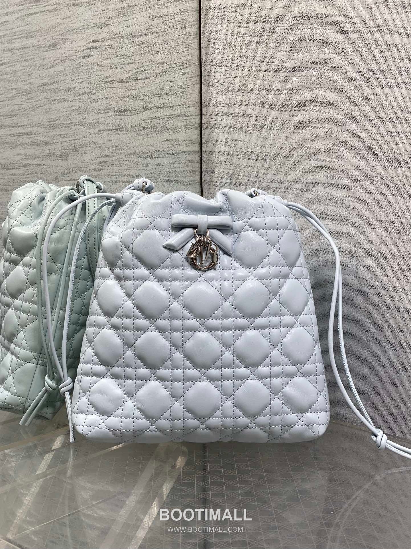 Dior Adiorable Lambskin Quilted Drawstring Bucket Bag with Bow Charm 디올 아디오러블 램스킨 퀼팅 보우 참 드로스트링 버킷백 블랙 20cm 3
