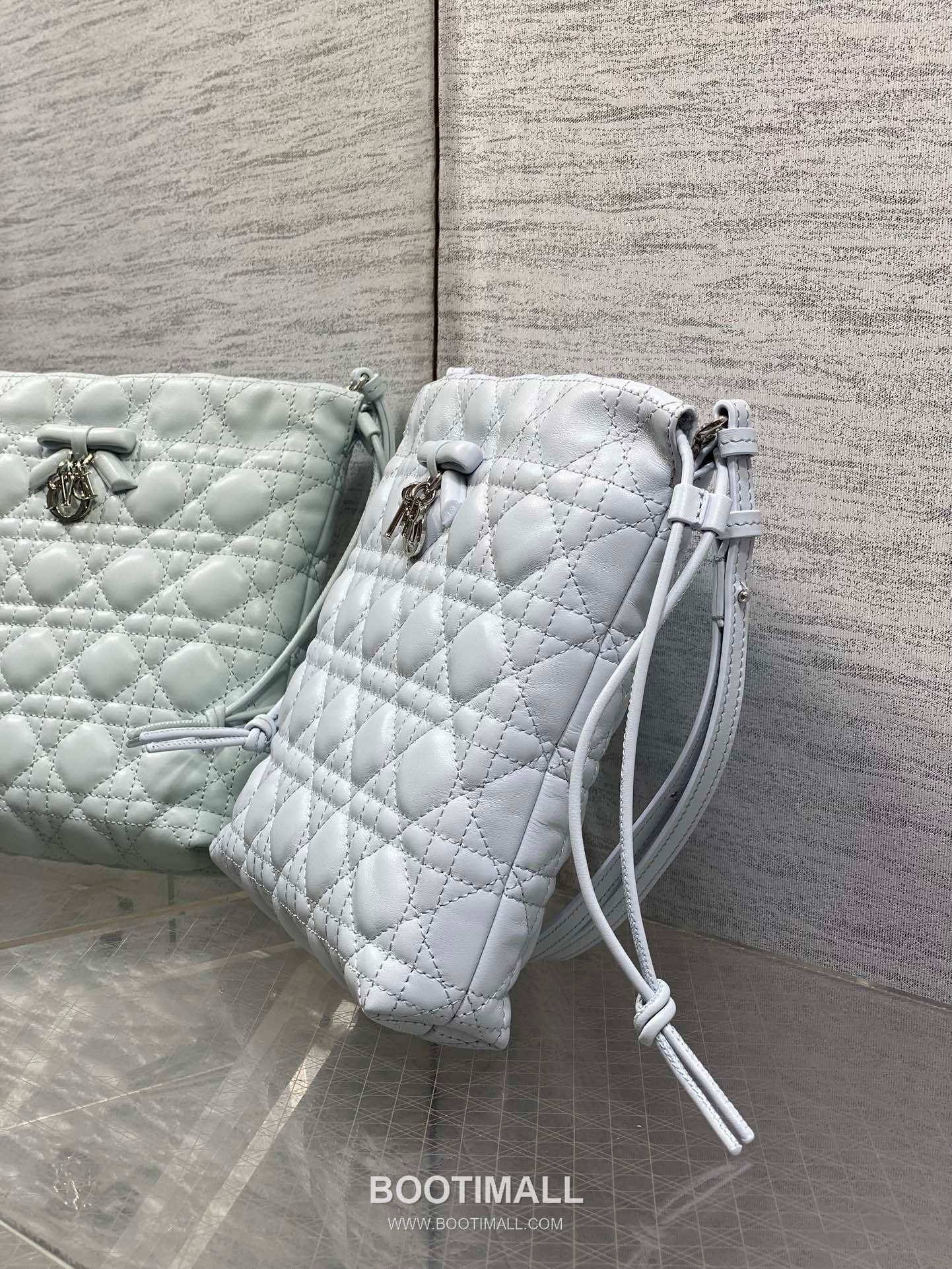 Dior Adiorable Lambskin Quilted Drawstring Bucket Bag with Bow Charm 디올 아디오러블 램스킨 퀼팅 보우 참 드로스트링 버킷백 블랙 20cm 7