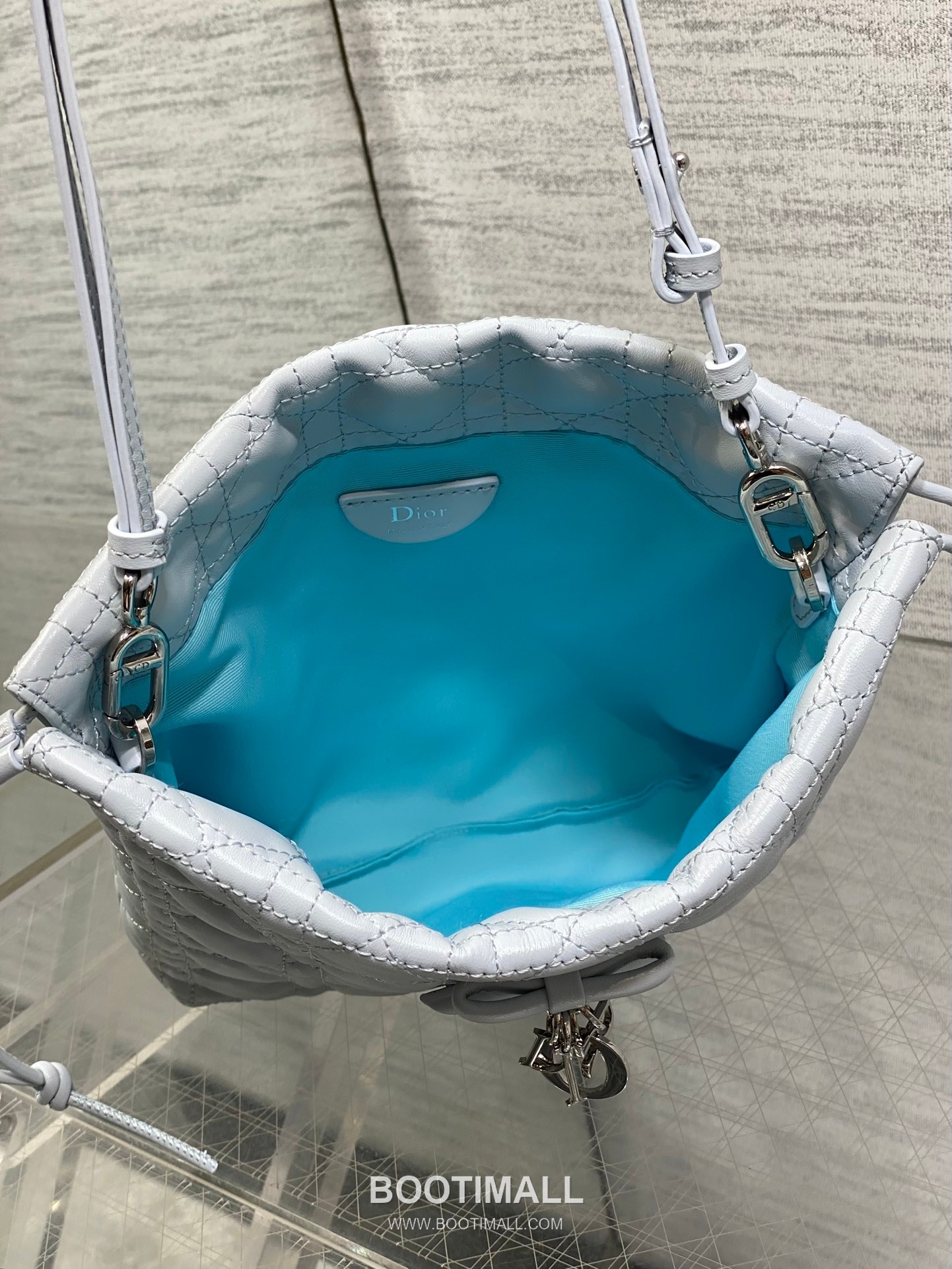 Dior Adiorable Lambskin Quilted Drawstring Bucket Bag with Bow Charm 디올 아디오러블 램스킨 퀼팅 보우 참 드로스트링 버킷백 블랙 20cm 9