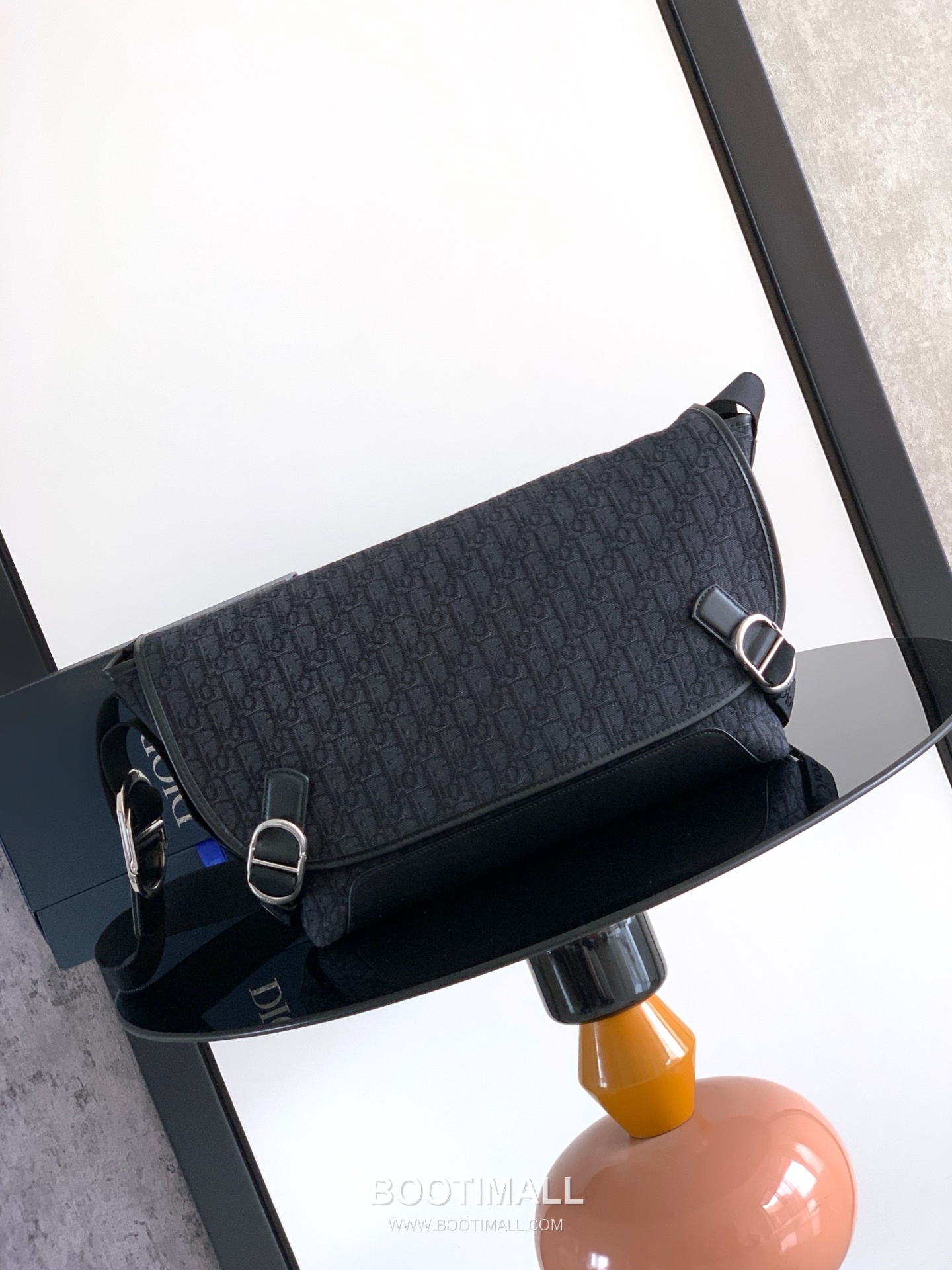 Dior Jett Oblique Canvas Messenger Bag with CD Buckle Flap 디올 제트 오블리크 캔버스 CD 버클 플랩 메신저백 브라운 1DBME210YUS 48cm 1