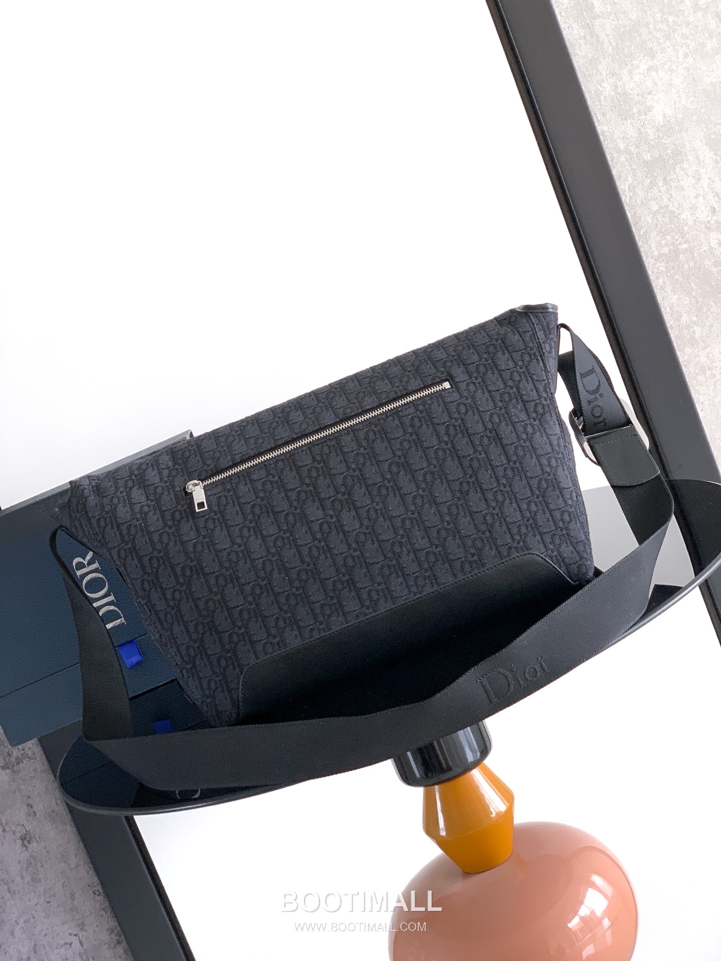 Dior Jett Oblique Canvas Messenger Bag with CD Buckle Flap 디올 제트 오블리크 캔버스 CD 버클 플랩 메신저백 브라운 1DBME210YUS 48cm 3