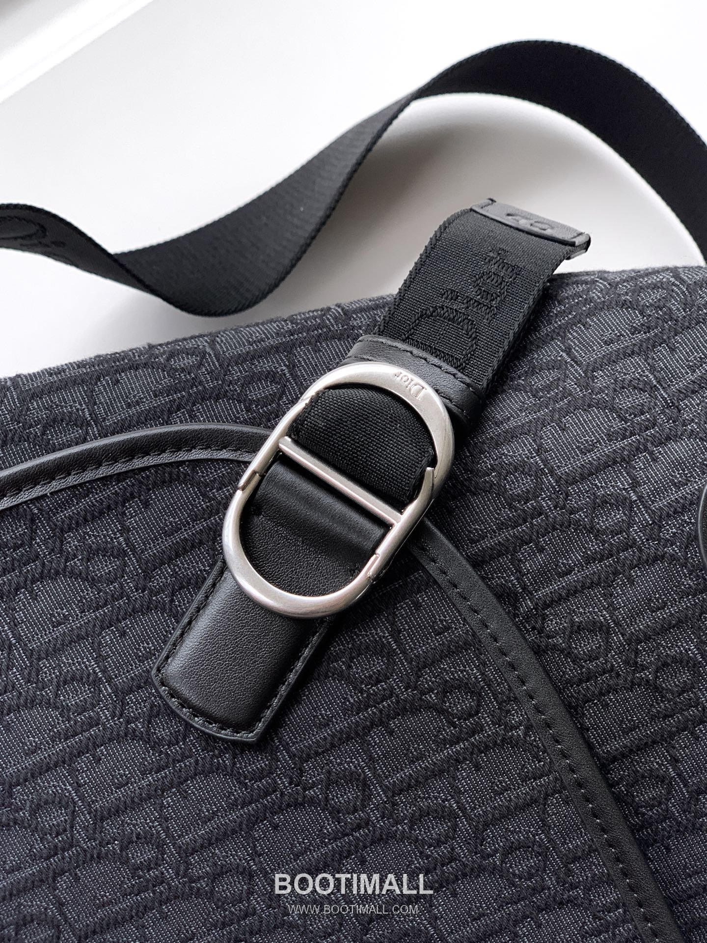 Dior Jett Oblique Canvas Messenger Bag with CD Buckle Flap 디올 제트 오블리크 캔버스 CD 버클 플랩 메신저백 브라운 1DBME210YUS 48cm 6