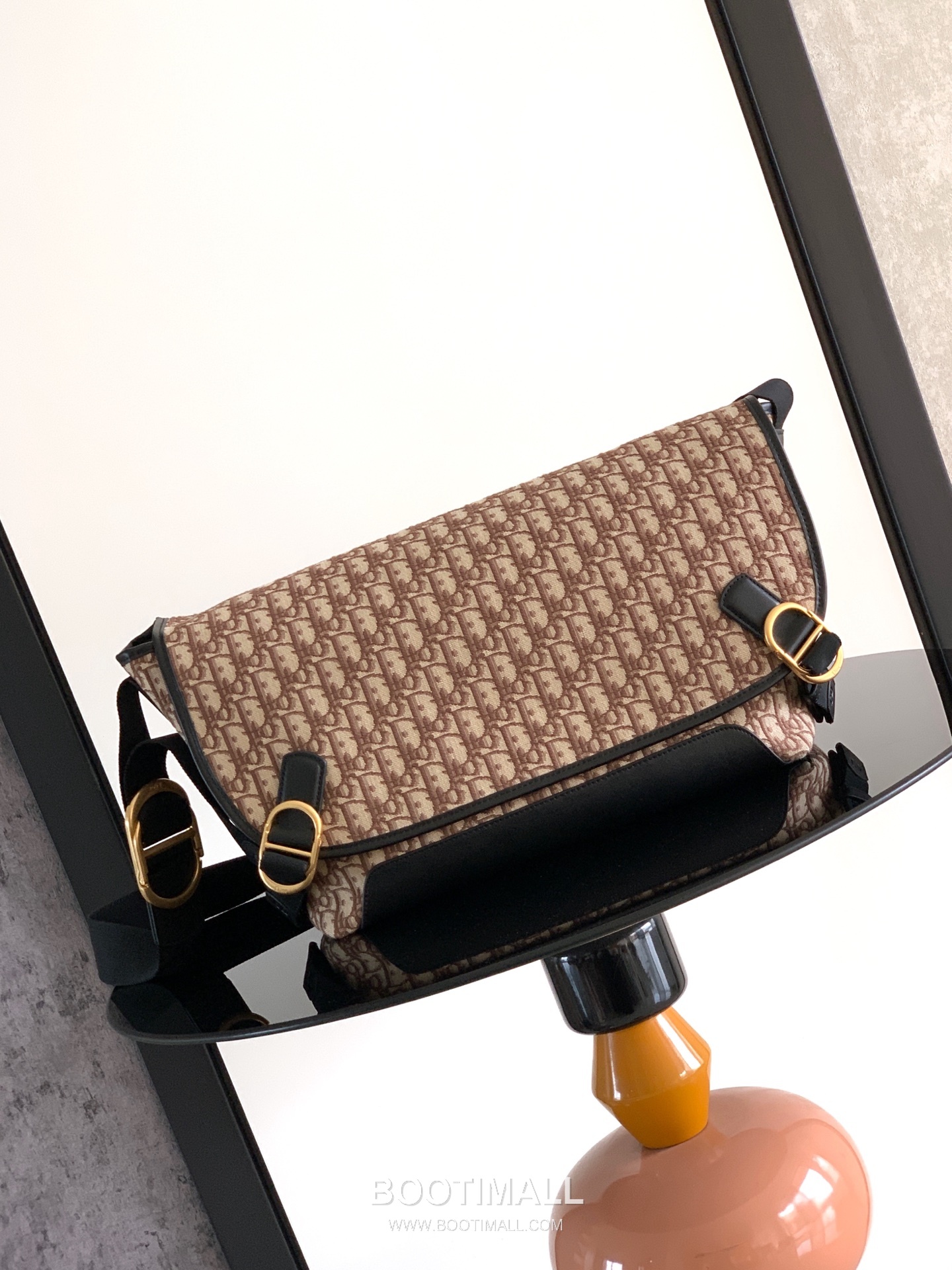 Dior Jett Oblique Canvas Messenger Bag with CD Buckle Flap 디올 제트 오블리크 캔버스 CD 버클 플랩 메신저백 브라운 1DBME210YUS 48cm 1