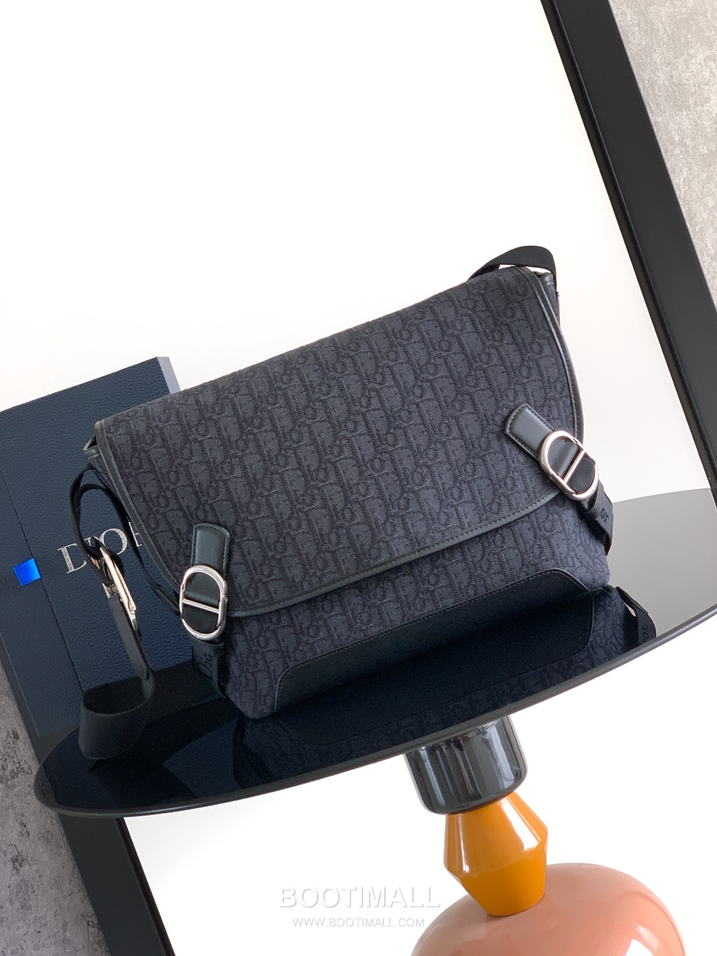 Dior Jett Oblique Canvas Messenger Bag with CD Buckle Flap 디올 제트 오블리크 캔버스 CD 버클 플랩 메신저백 블랙 1DBME214 31cm 1
