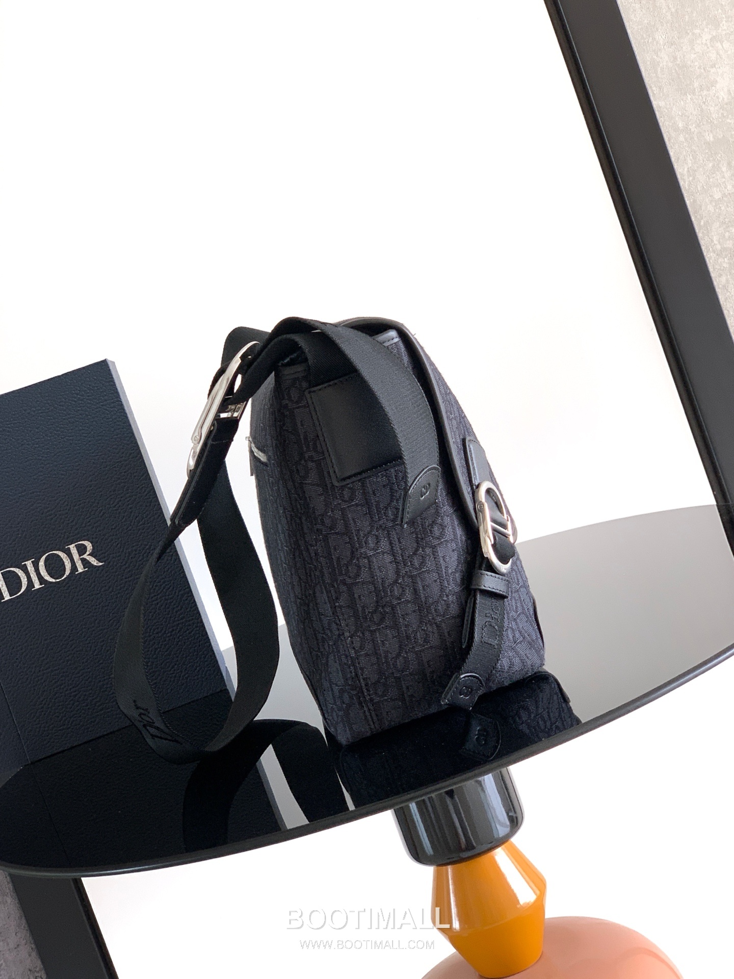 Dior Jett Oblique Canvas Messenger Bag with CD Buckle Flap 디올 제트 오블리크 캔버스 CD 버클 플랩 메신저백 블랙 1DBME214 31cm 2