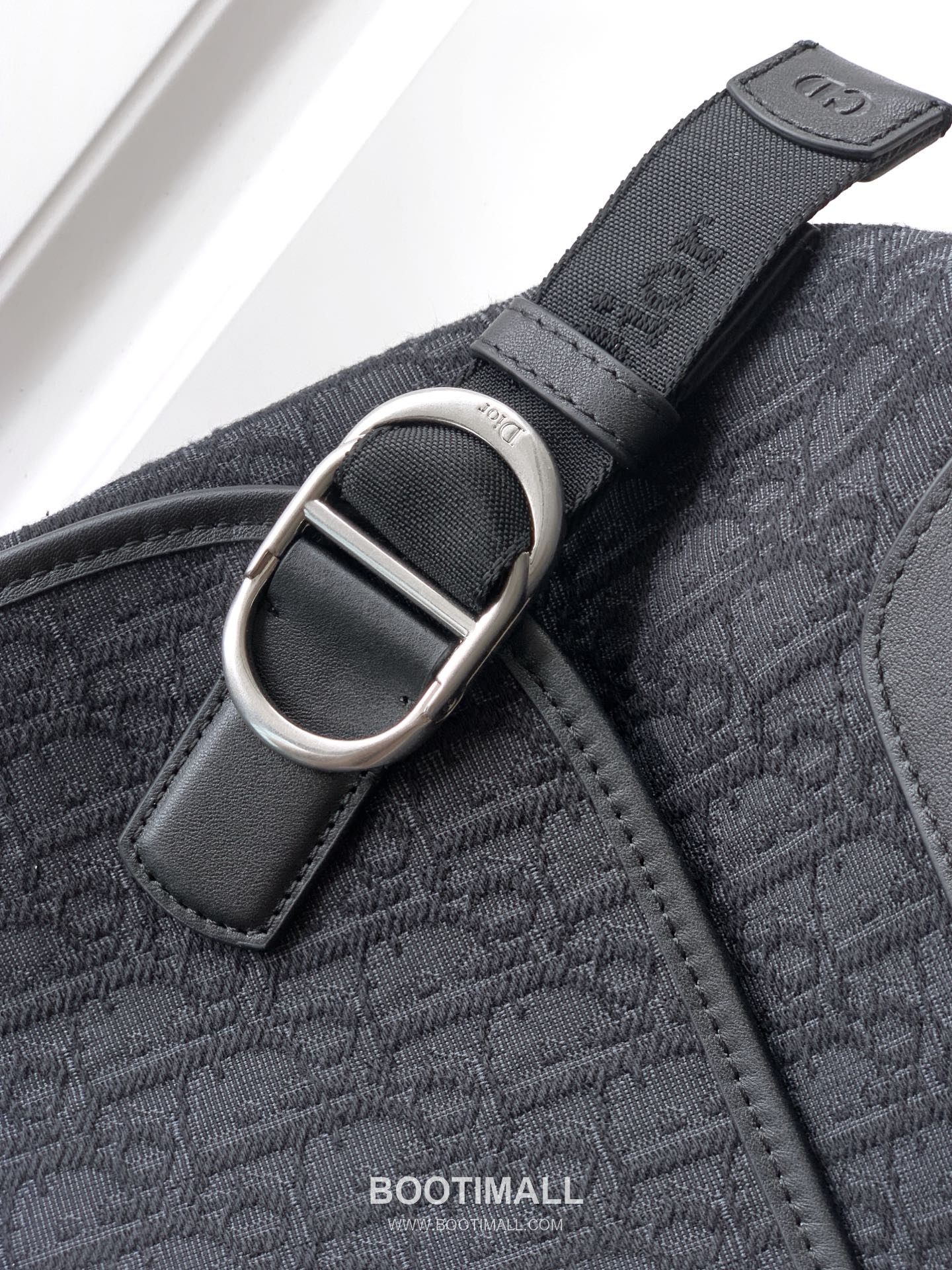 Dior Jett Oblique Canvas Messenger Bag with CD Buckle Flap 디올 제트 오블리크 캔버스 CD 버클 플랩 메신저백 블랙 1DBME214 31cm 7