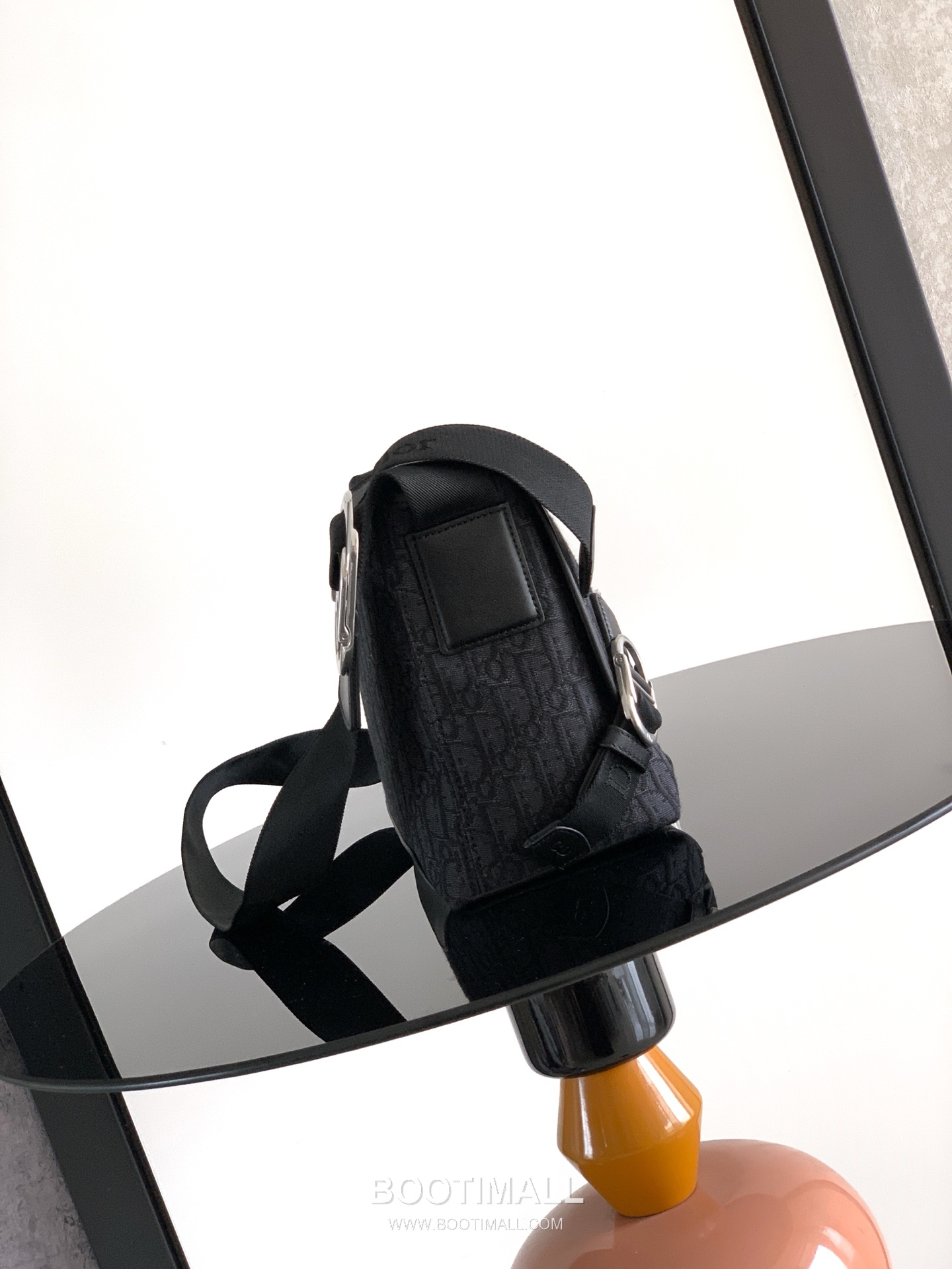 Dior Jett Oblique Canvas Messenger Bag with CD Buckle Flap 디올 제트 오블리크 캔버스 CD 버클 플랩 메신저백 블랙 1DBPO458YUS 27cm 2