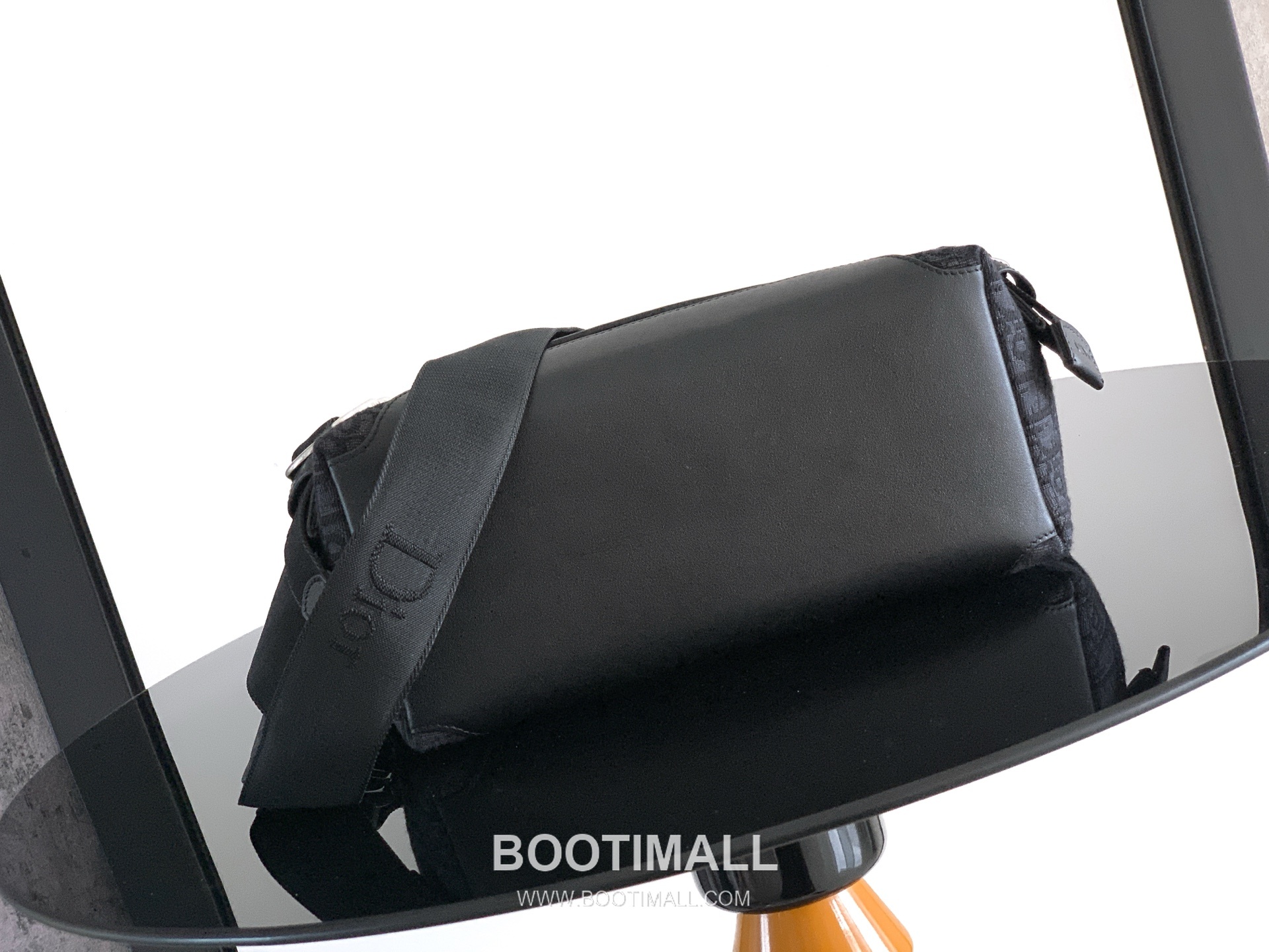 Dior Jett Oblique Canvas Messenger Bag with CD Buckle Flap 디올 제트 오블리크 캔버스 CD 버클 플랩 메신저백 블랙 1DBPO458YUS 27cm 4