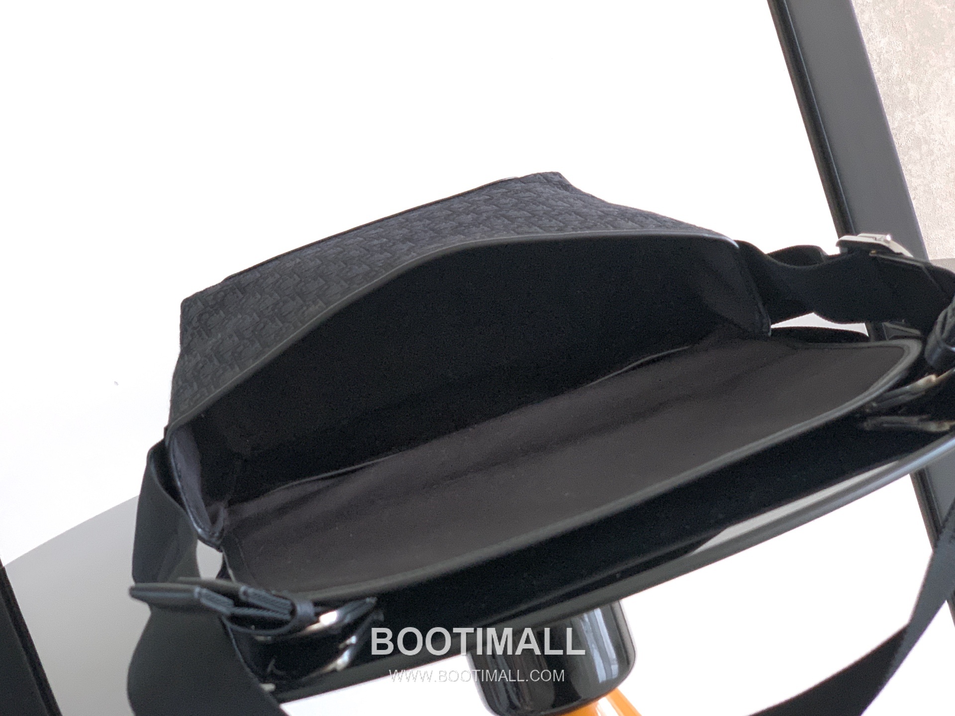 Dior Jett Oblique Canvas Messenger Bag with CD Buckle Flap 디올 제트 오블리크 캔버스 CD 버클 플랩 메신저백 블랙 1DBPO458YUS 27cm 8