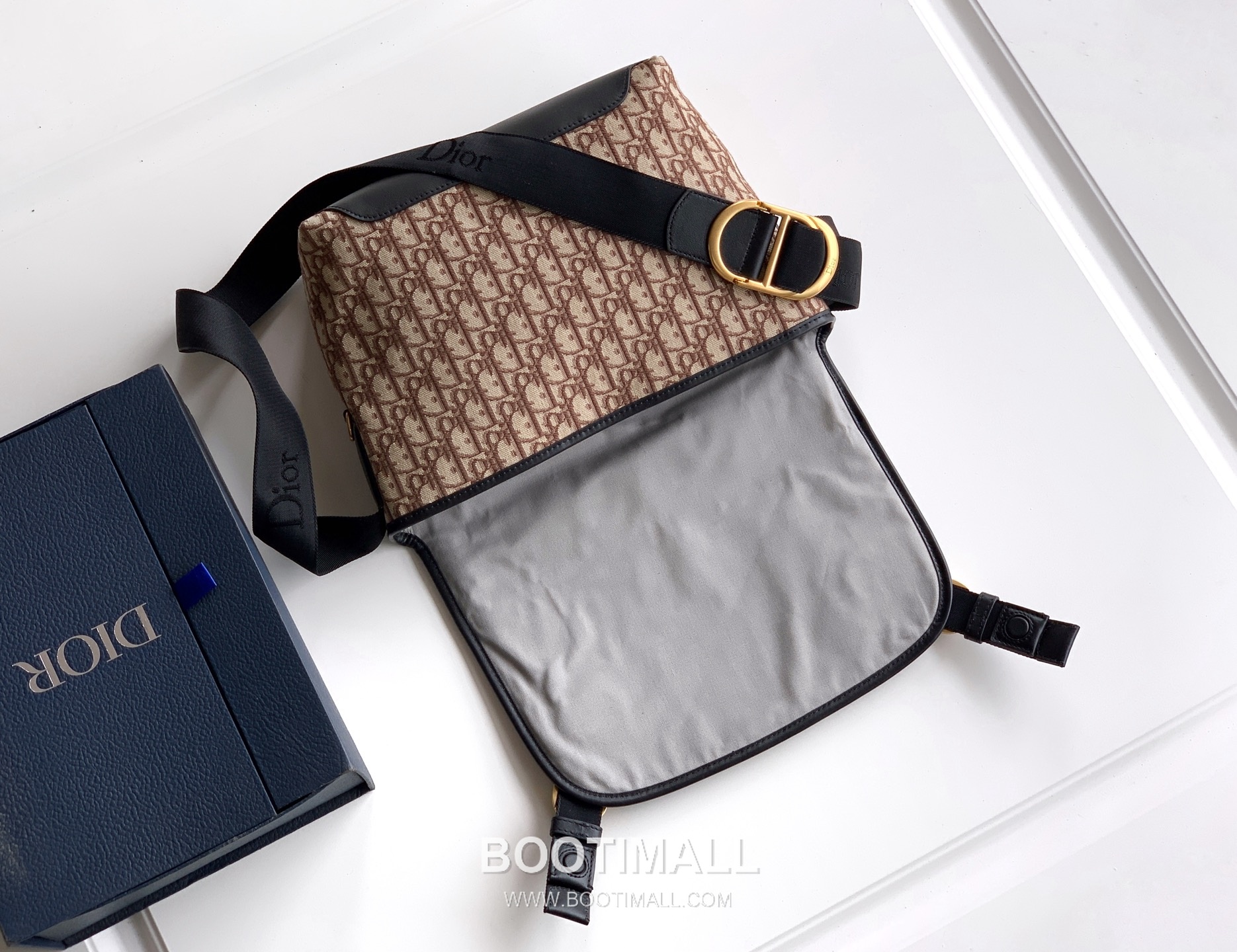 Dior Jett Oblique Canvas Messenger Bag with CD Buckle Flap 디올 제트 오블리크 캔버스 CD 버클 플랩 메신저백 블랙 1DBPO458YUS 27cm 4