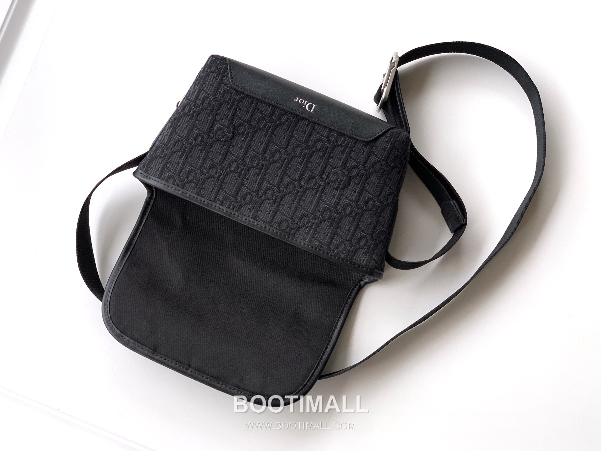 Dior Jett Oblique Canvas Messenger Bag with CD Buckle Flap 디올 제트 오블리크 캔버스 CD 버클 플랩 메신저백 블랙 2DBCA627YUS 20cm 5