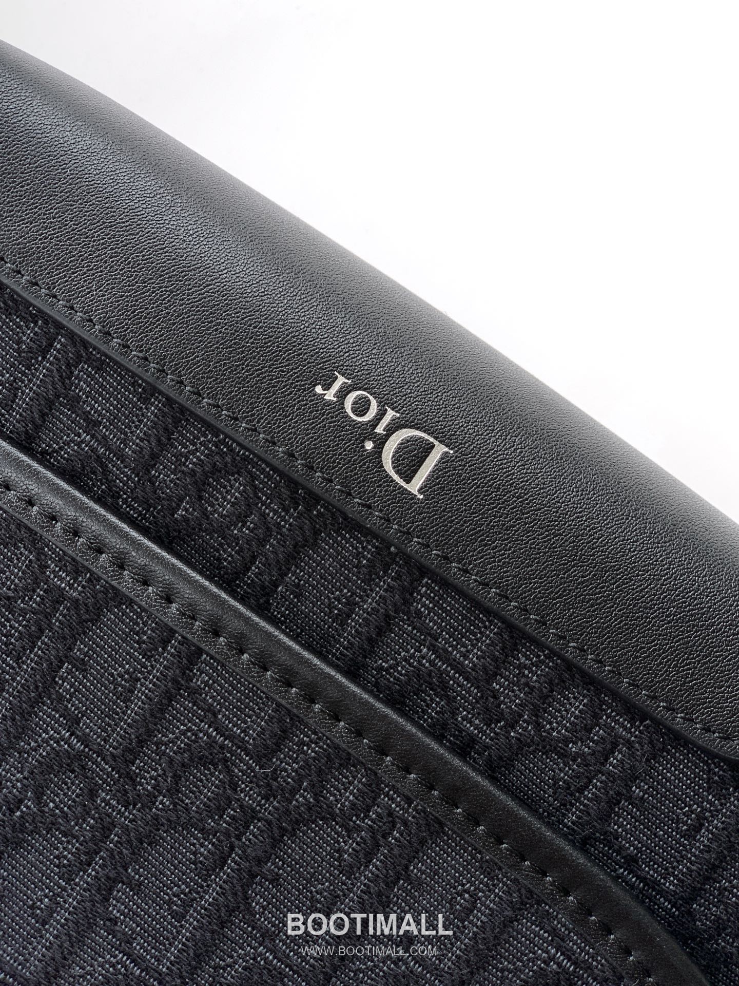 Dior Jett Oblique Canvas Messenger Bag with CD Buckle Flap 디올 제트 오블리크 캔버스 CD 버클 플랩 메신저백 블랙 2DBCA627YUS 20cm 6